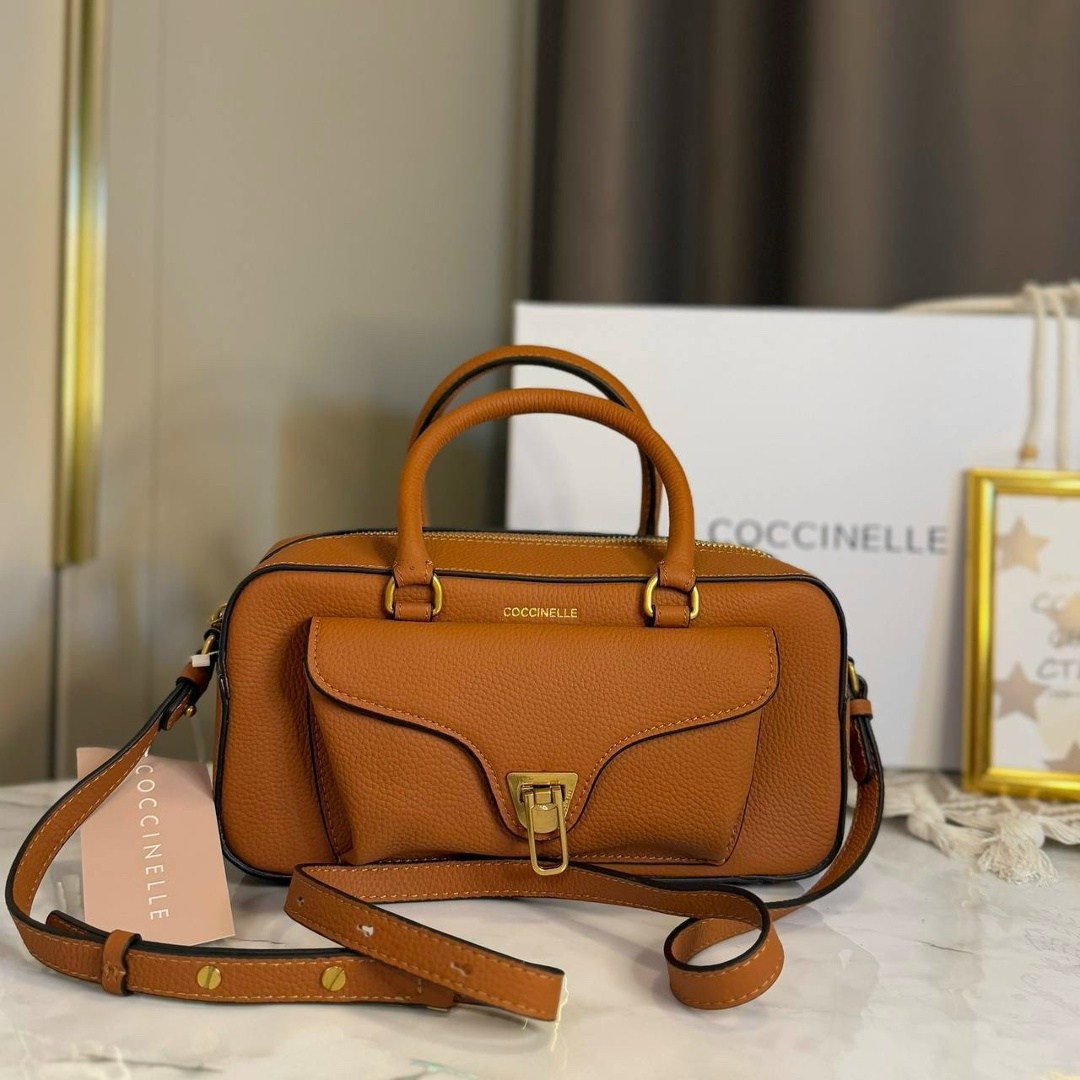 сумка coccinelle,сумочка из зернистой кожи coccinelle beat soft medium черный,сумка женская,coccinelle сумка женская,сумка beat soft из тисненой кожи coccinelle черный