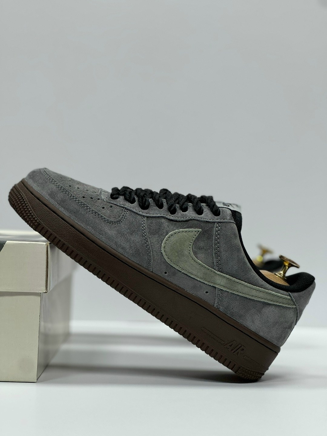 кроссовки nike air force 1,nike air force 1 low,кроссовки nike air force 1 low,nike air force 1 low grey suede,мужские кроссовки nike air force 1 low