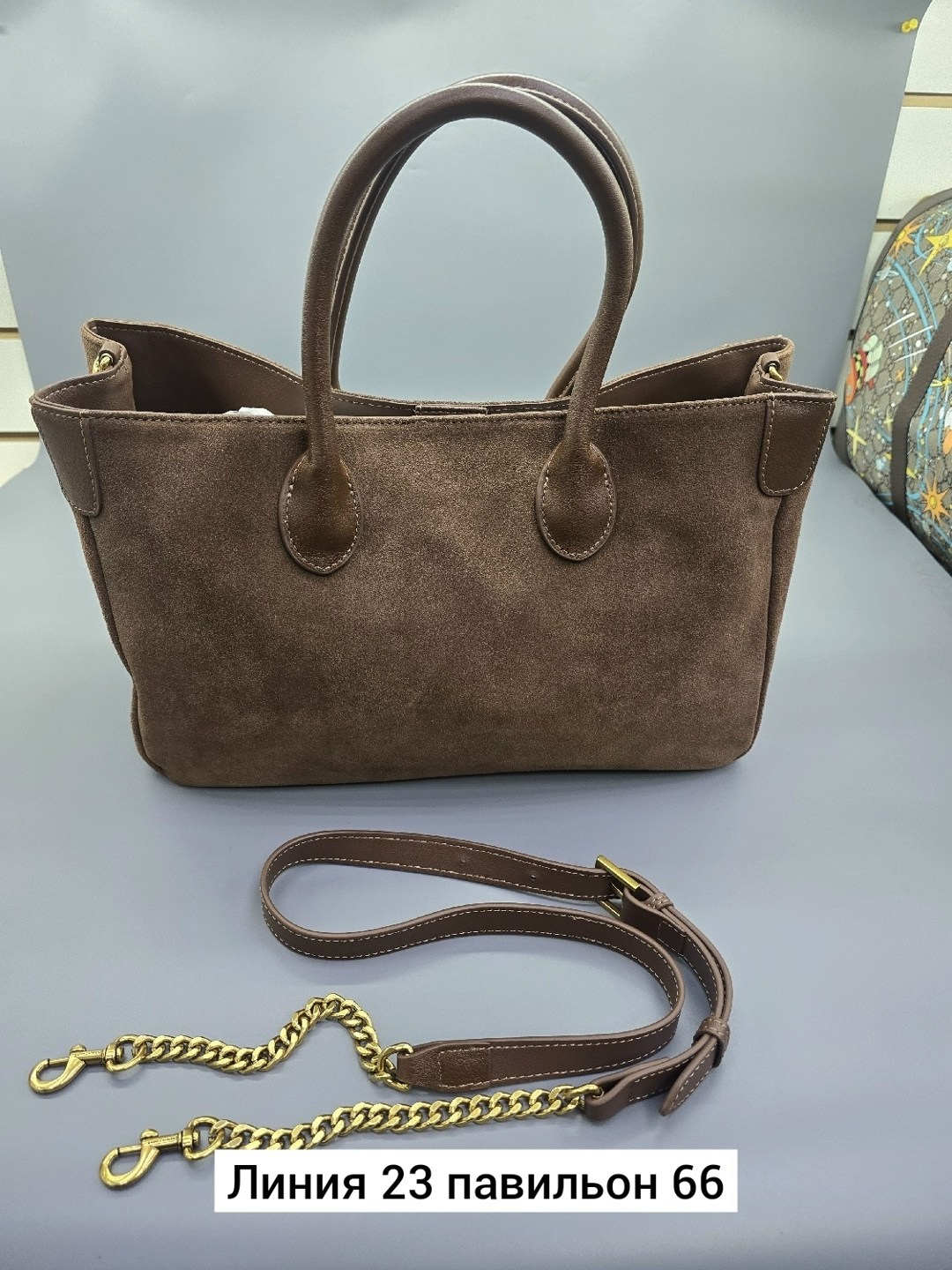 мягкая замшевая сумка margaux 17 the row,замшевая сумка,сумка замшевая большая,итальянская большая замшевая сумка,сумка женская замшевая