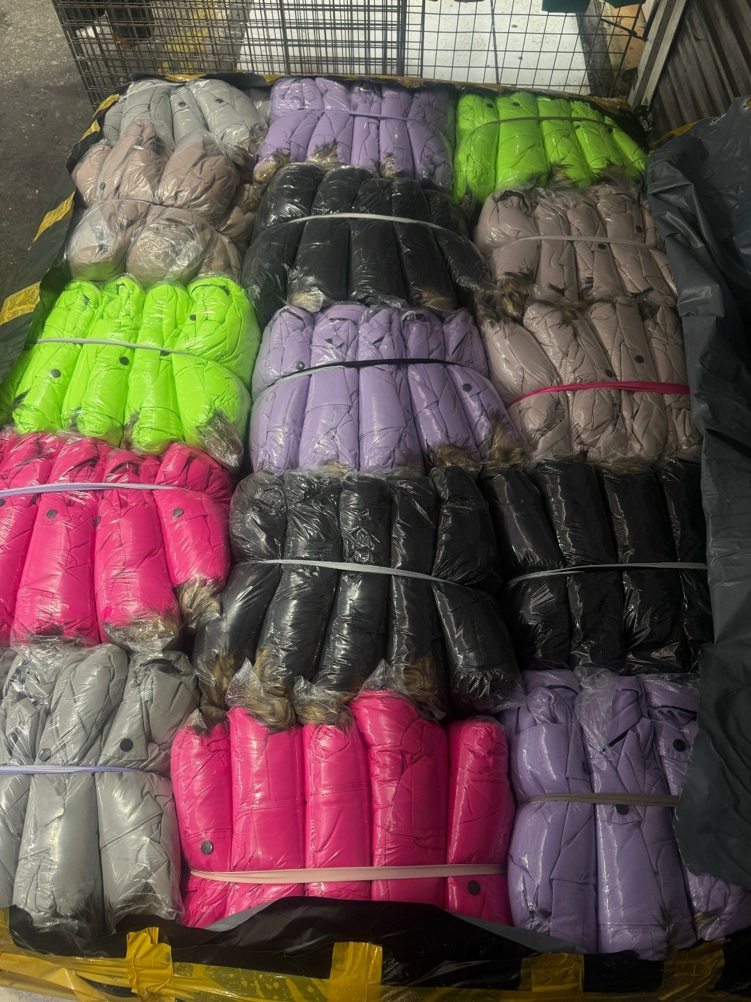 куртки ,верхняя одежда,одежда оптом,женская куртка,оптом