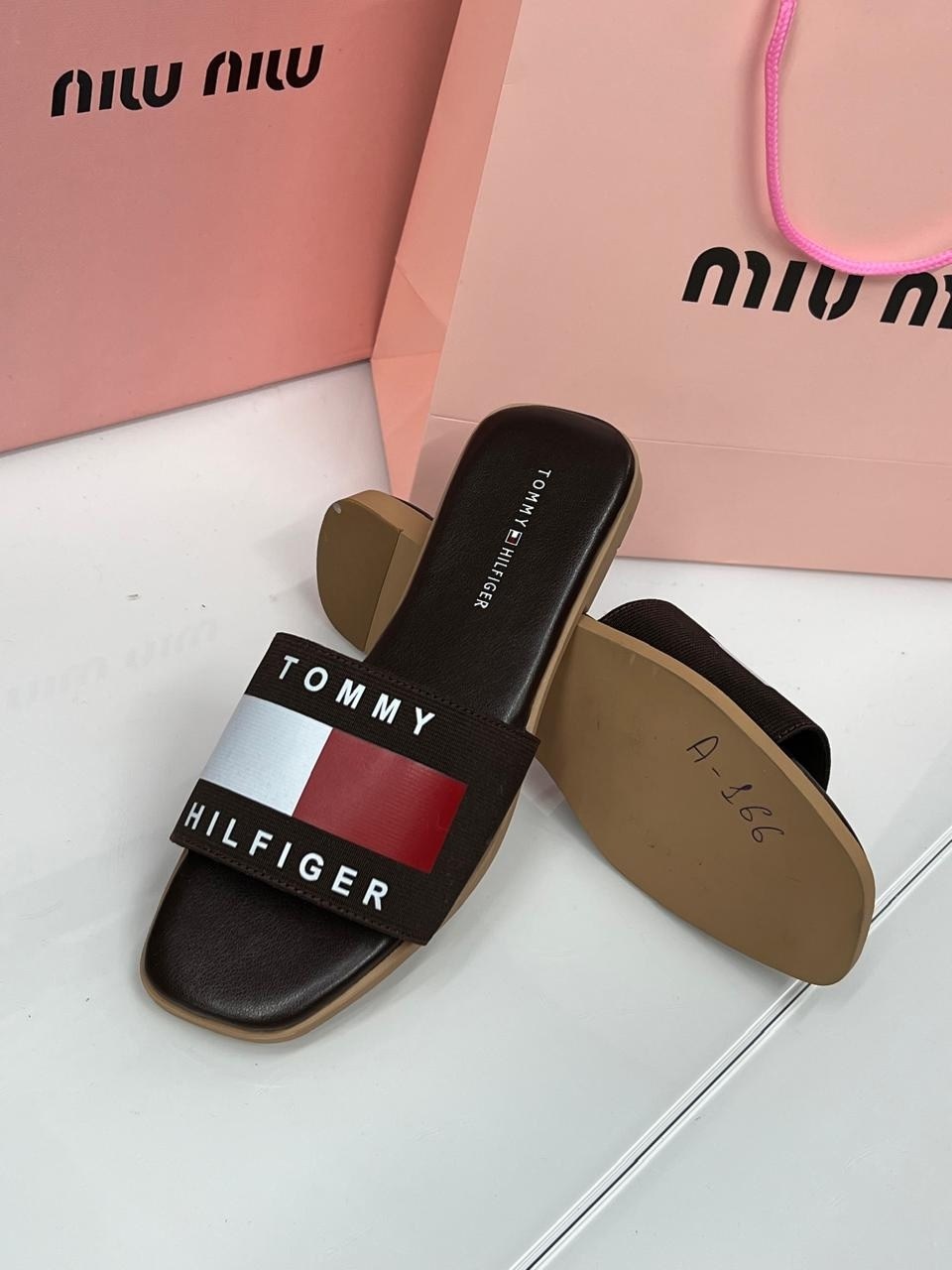 тапочки томми хилфигер,тапки томми хилфигер,шлепанцы tommy hilfiger,сланцы томми хилфигер мужские,тапки томми хилфигер мужские