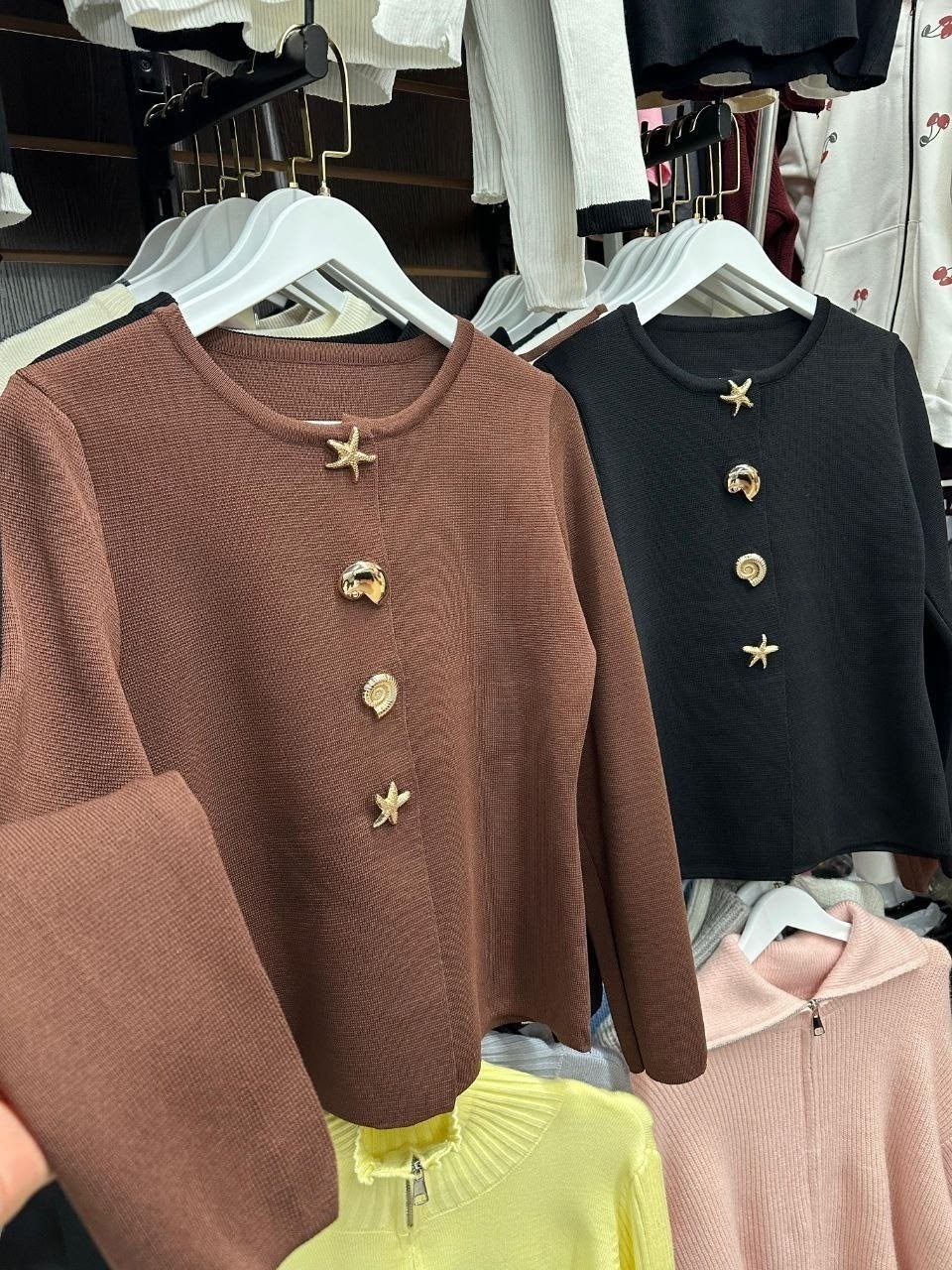 кардиган коричневый,кардиган на пуговицах,кардиган женский,женская кофта,женский кашемировый свитер кардиган с круглым вырезом и разноцветными пуговицами