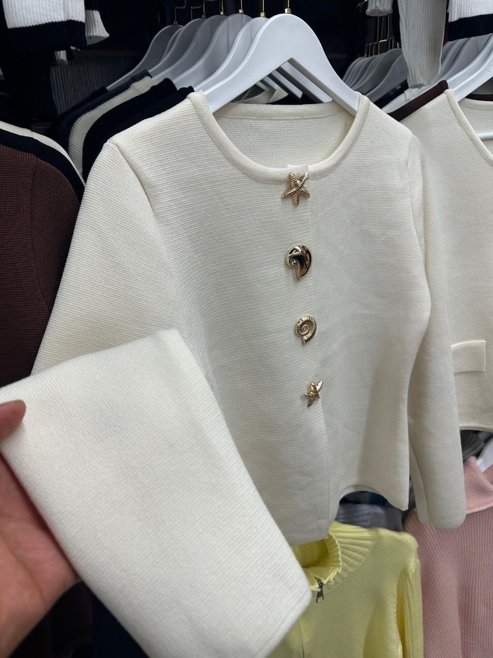 кардиган коричневый,кардиган на пуговицах,кардиган женский,женская кофта,женский кашемировый свитер кардиган с круглым вырезом и разноцветными пуговицами