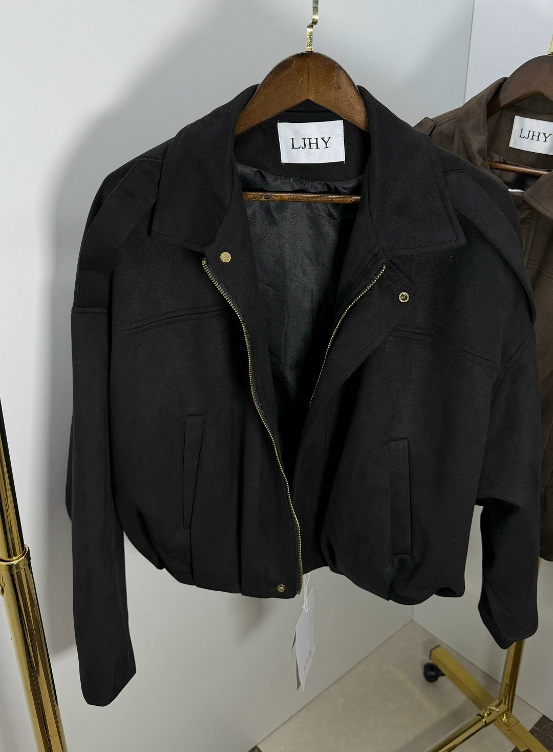 замшевая куртка,куртка бомбер укороченная оверсайз эко замшевая nonstóp with me,куртка бомбер демисезонная оверсайз замшевый niu,замшевая куртка бомбер,куртка-бомбер из замшевой кожи