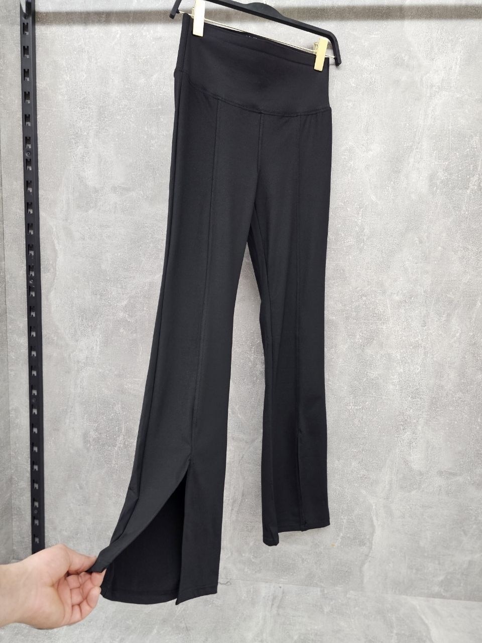 женские брюки спортивные,брюки спортивные euphoria,брюки клеш с разрезами спереди,спортивные брюки,брюки для фитнеса