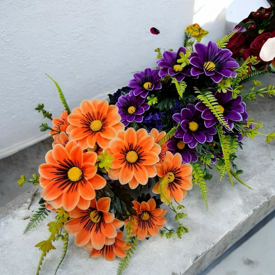 поляна ритуальная из искусственных цветов,ритуальная полянка из искусственных цветов,корзина поляна ритуальная из искусственных цветов "герберы осенние",корзина ритуальная из искусственных цветов "гер