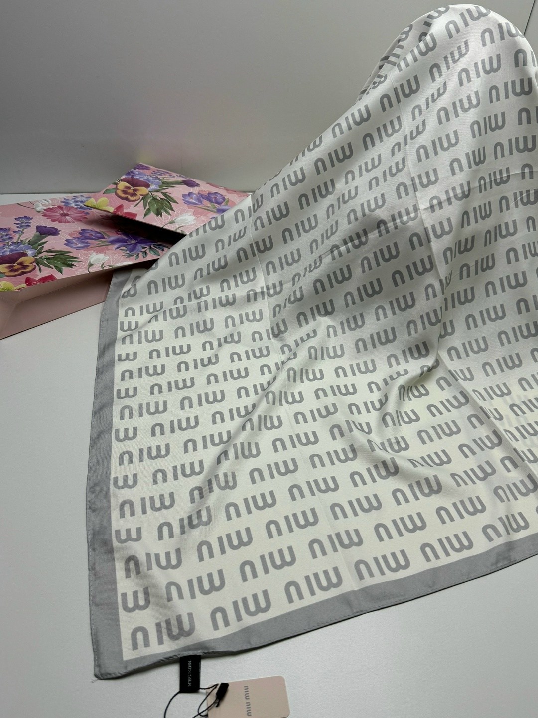 брендовый платок,платки женские,платок гуччи зеленый,платок диор зеленый,платки шарф