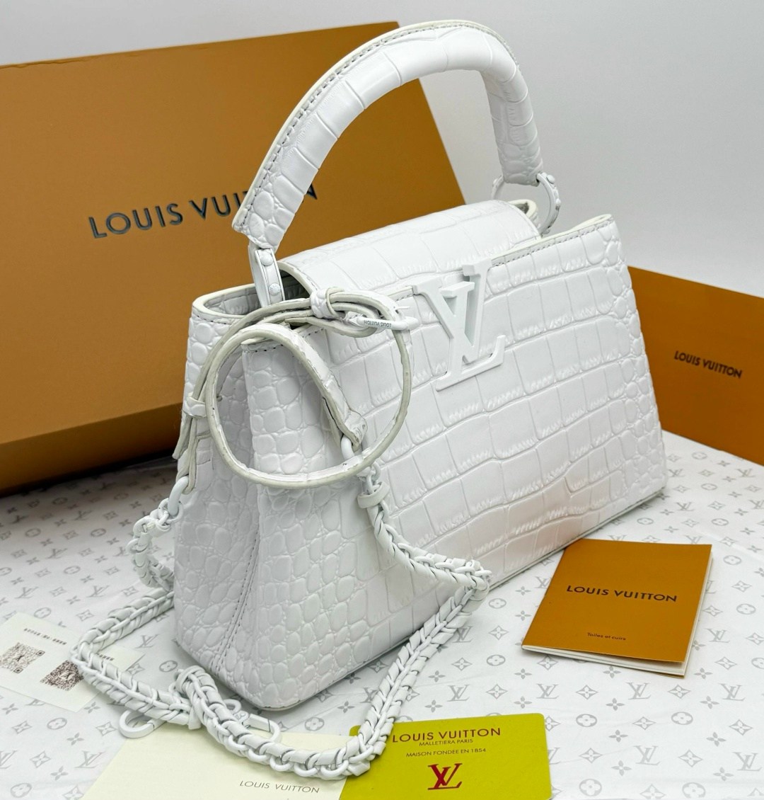 louis vuitton сумка на плечо,сумка louis vuitton,louis vuitton capucines,louis vuitton женская сумка,кожаная белая сумка louis vuitton capucines mini