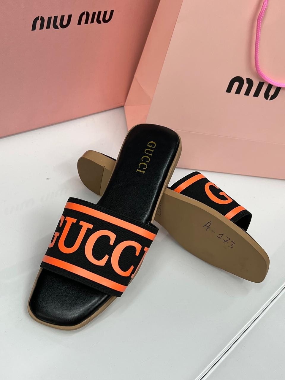 шлепанцы gucci,,новые шлепки,женские шлепанцы,модные тапочки