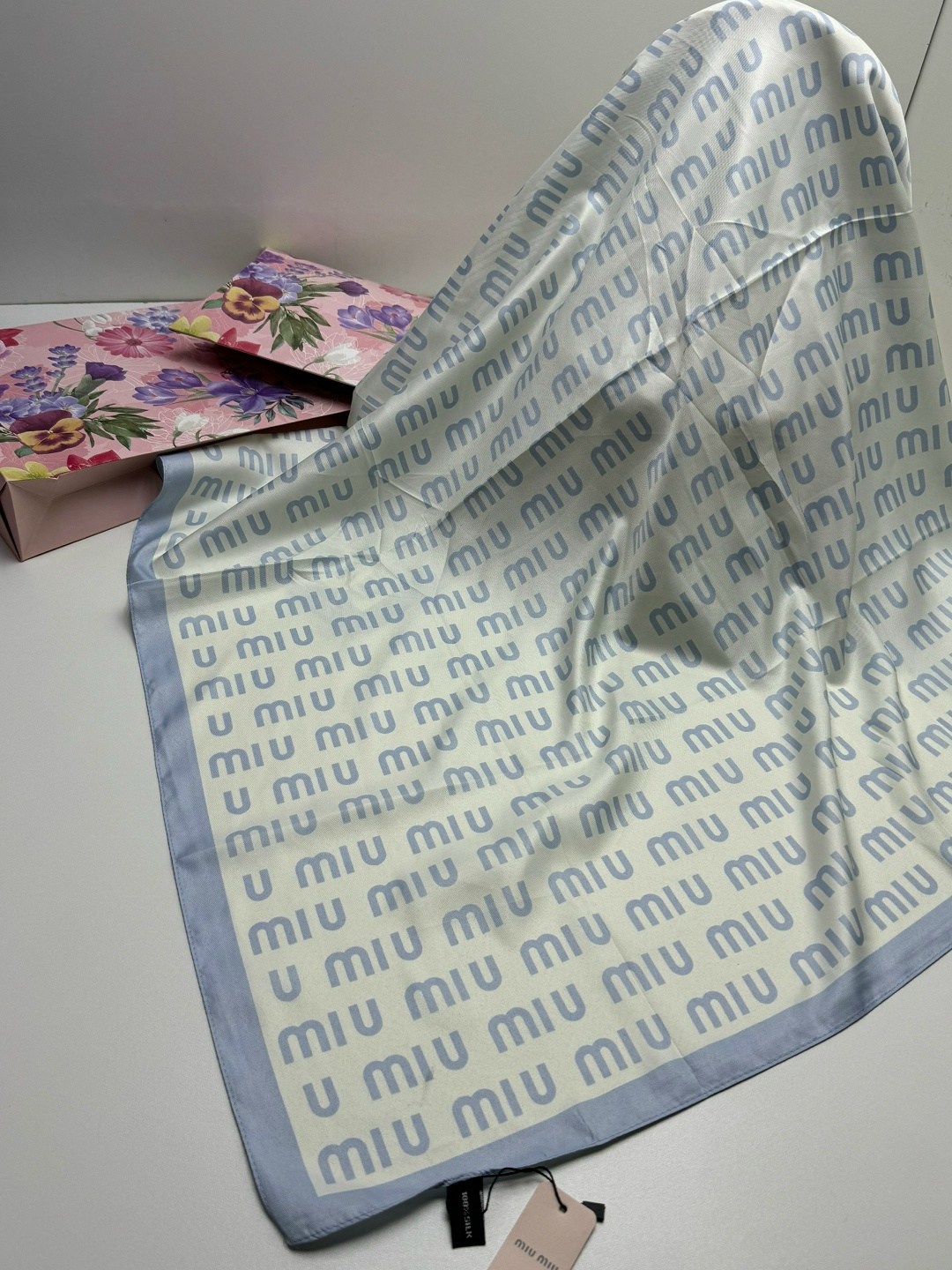 брендовый платок,платки женские,платок гуччи зеленый,платок диор зеленый,платки шарф