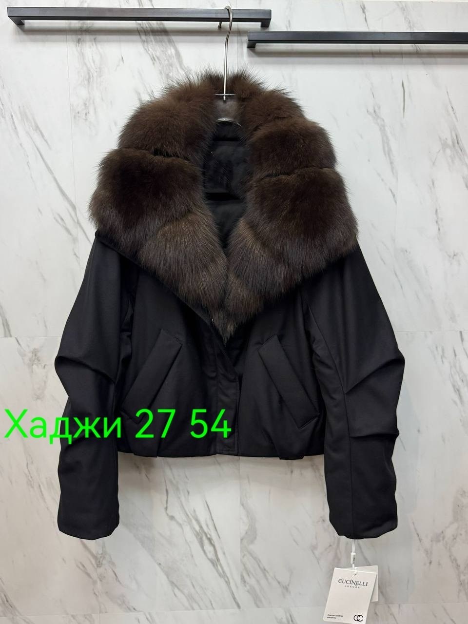куртка с мехом,куртка женская с натуральным мехом,короткая куртка-пуховик из натурального лисьего меха,женская куртка на утином пуху с большим воротником из натурального лисьего меха,пуховик с натурал