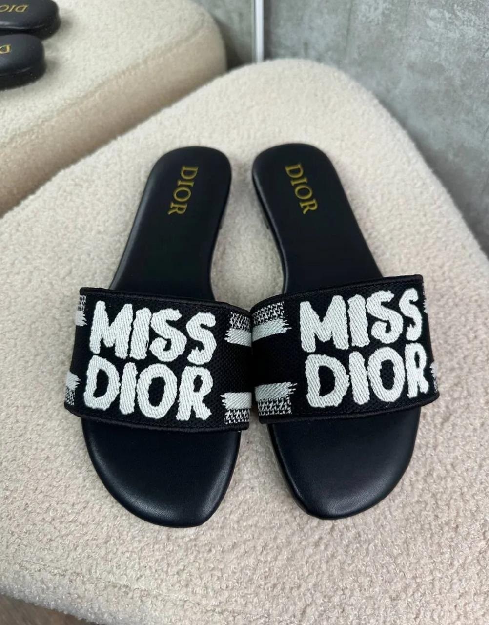 шлепки диор,шлепанцы кристиан диор,шлепанцы christian dior,женские шлепанцы,тапочки dior