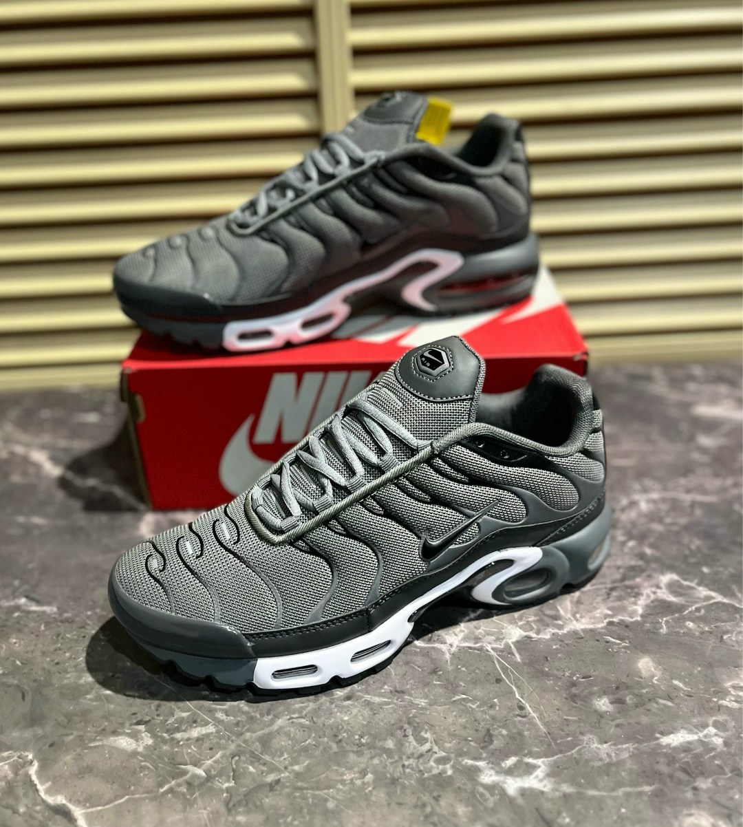 кроссовки nike air max tn plus,кроссовки мужские nike air max tn plus,nike air max tn plus,nike air max tn plus black,кроссовки air max plus tn осенние спортивные