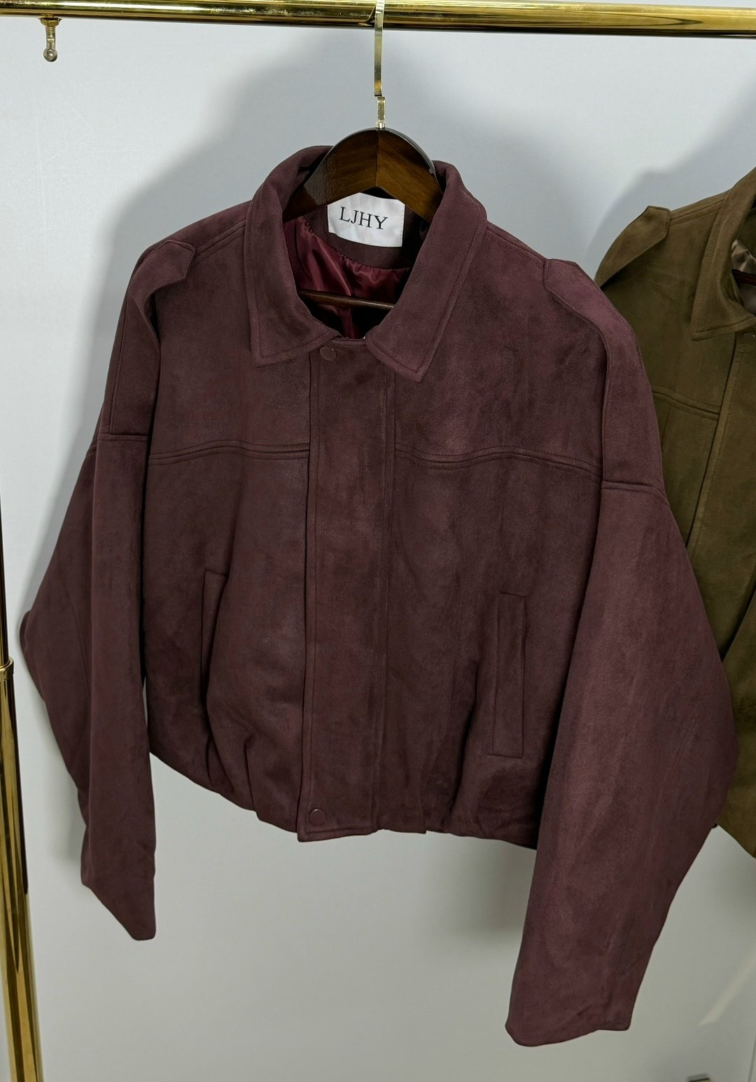 замшевая куртка,куртка бомбер укороченная оверсайз эко замшевая nonstóp with me,куртка бомбер демисезонная оверсайз замшевый niu,замшевая куртка бомбер,куртка-бомбер из замшевой кожи