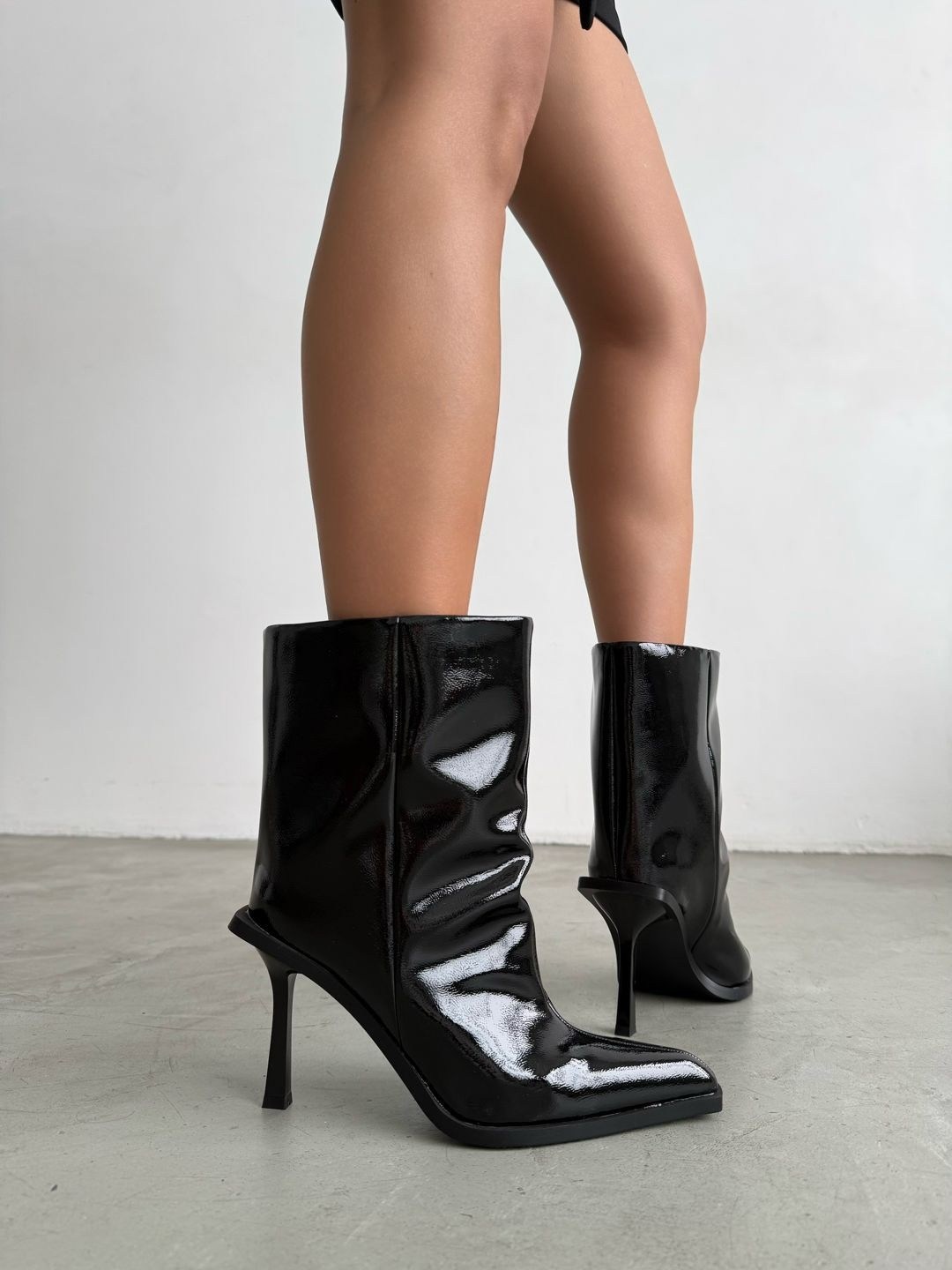 ботильоны демисезонные остроносые на высоком каблуке,модные женские ботильоны на тонком высоком каблуке с острым носком,ботильоны женские,женские ботильоны с острым носком,ботильоны на шпильках