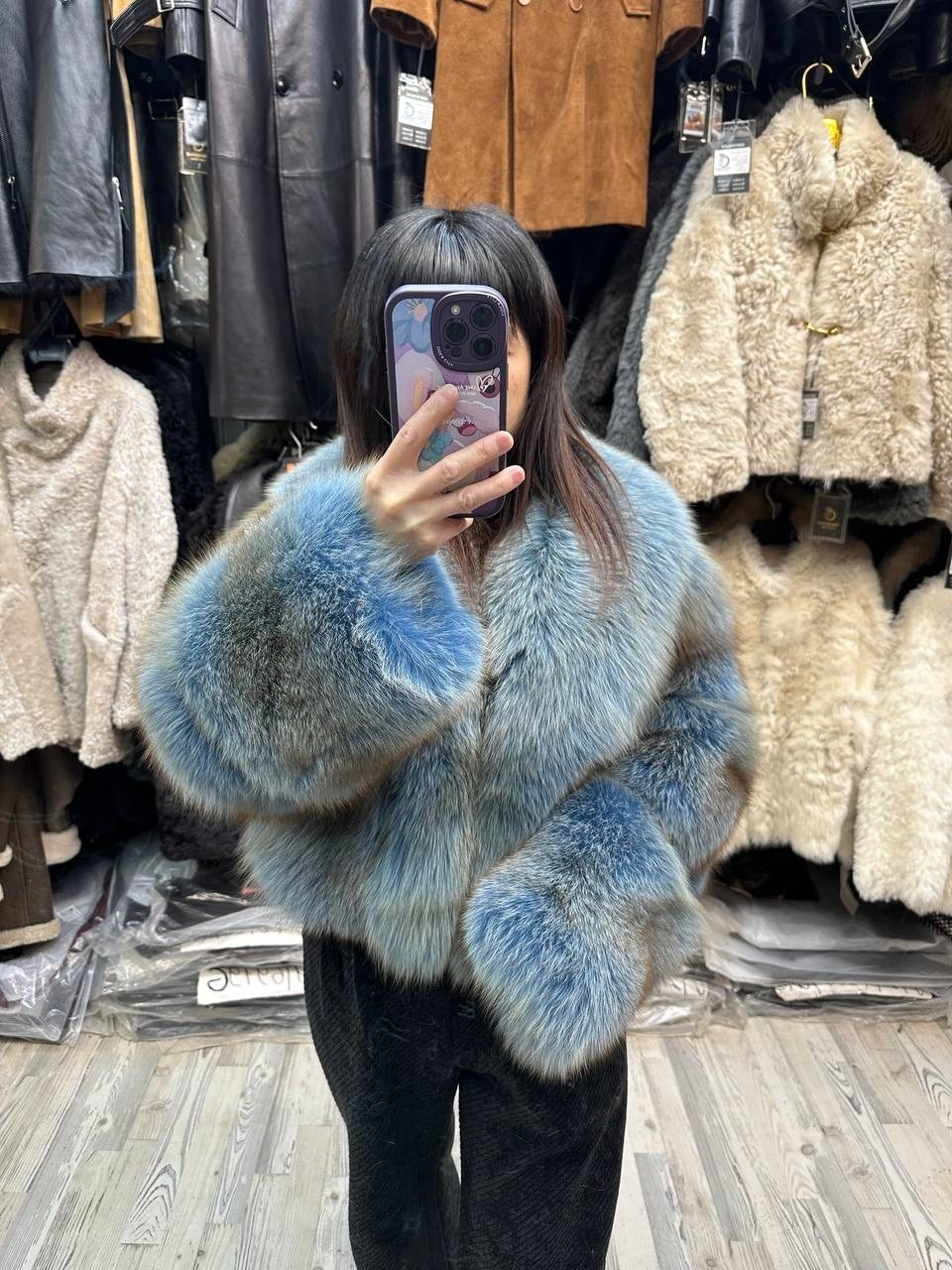 женская шуба из натурального лисьего меха,женская импортная шуба из цельного натурального лисьего меха,женская шуба из натурального меха чернобурки,женское пальто из натурального лисьего меха,шуба из