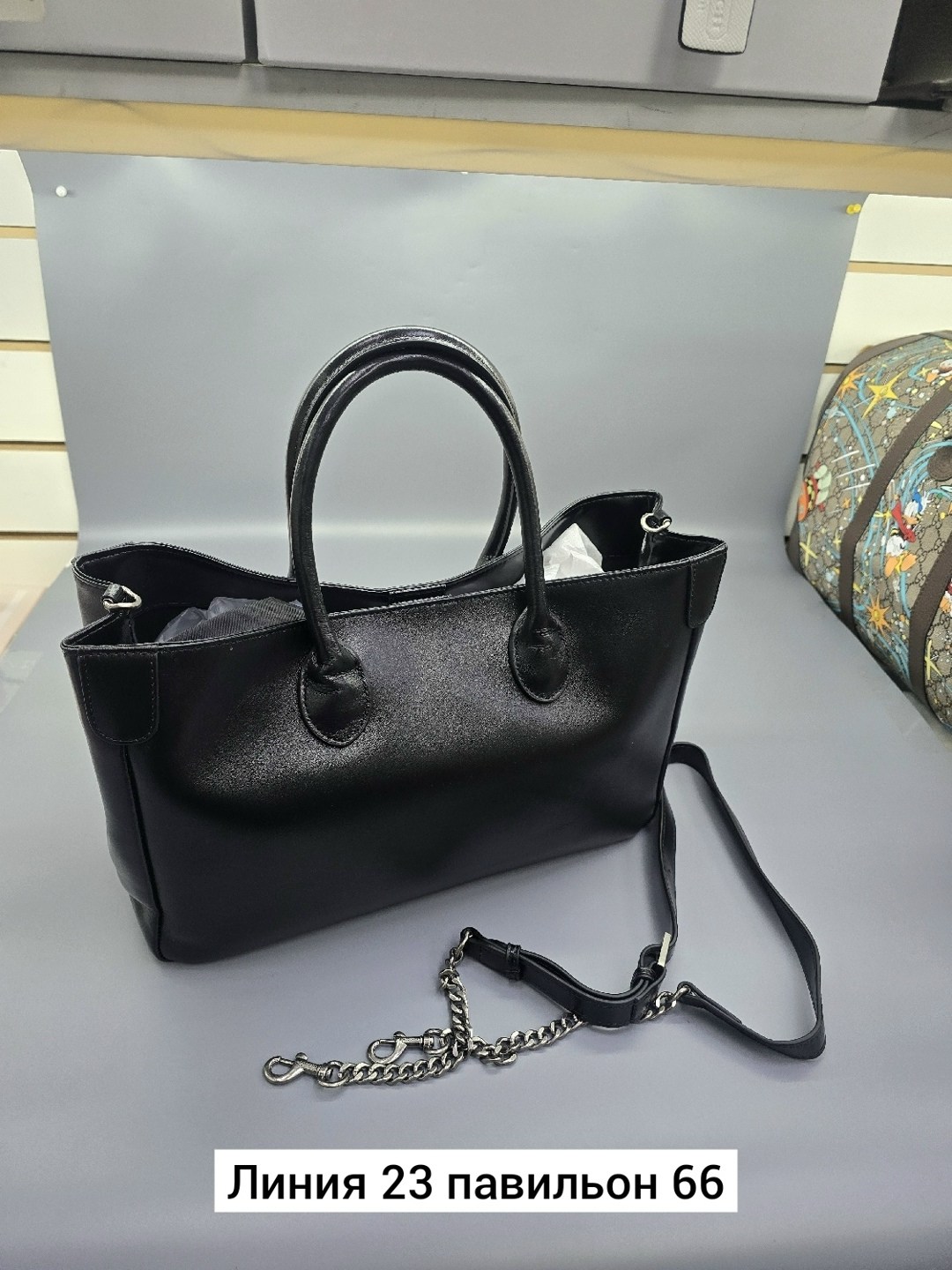 мягкая замшевая сумка margaux 17 the row,замшевая сумка,сумка замшевая большая,итальянская большая замшевая сумка,сумка женская замшевая