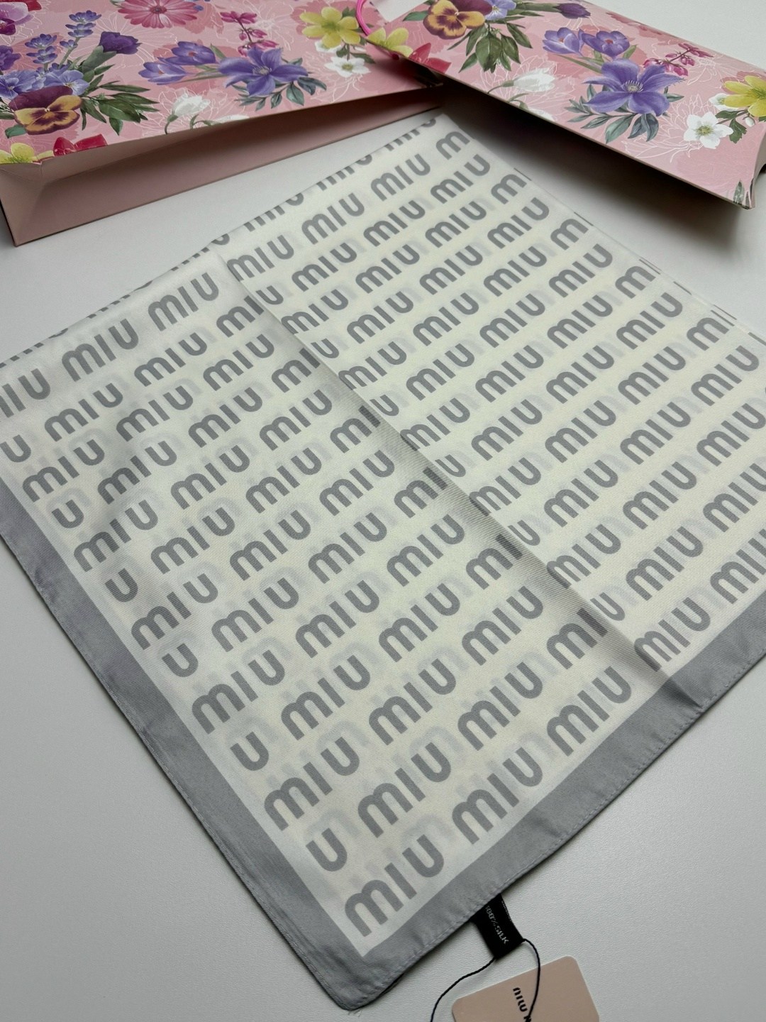 брендовый платок,платки шарф,платки женские,платки шелковые,платок