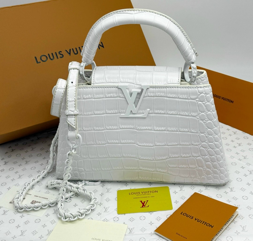 louis vuitton сумка на плечо,сумка louis vuitton,louis vuitton capucines,louis vuitton женская сумка,кожаная белая сумка louis vuitton capucines mini