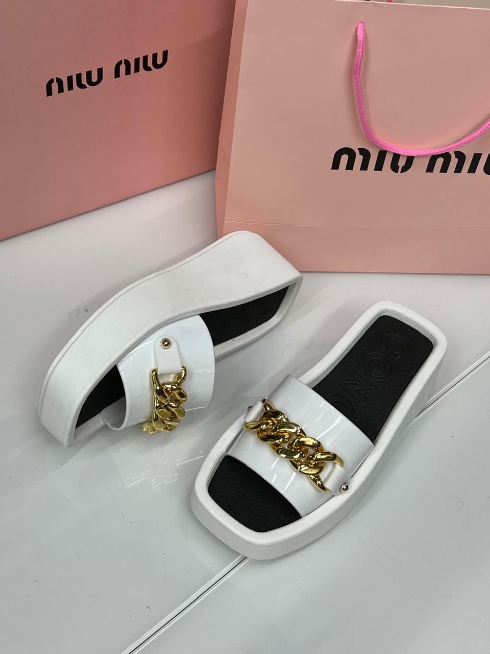 ,шлепанцы женские,модные шлепанцы,сандалии модные,летние шлепанцы