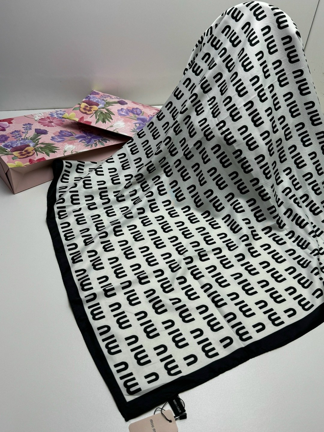 брендовый платок,платки женские,платок гуччи зеленый,платок диор зеленый,платки шарф