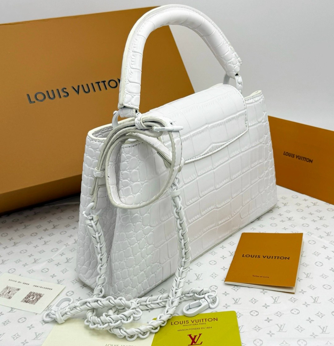 louis vuitton сумка на плечо,сумка louis vuitton,louis vuitton capucines,louis vuitton женская сумка,кожаная белая сумка louis vuitton capucines mini