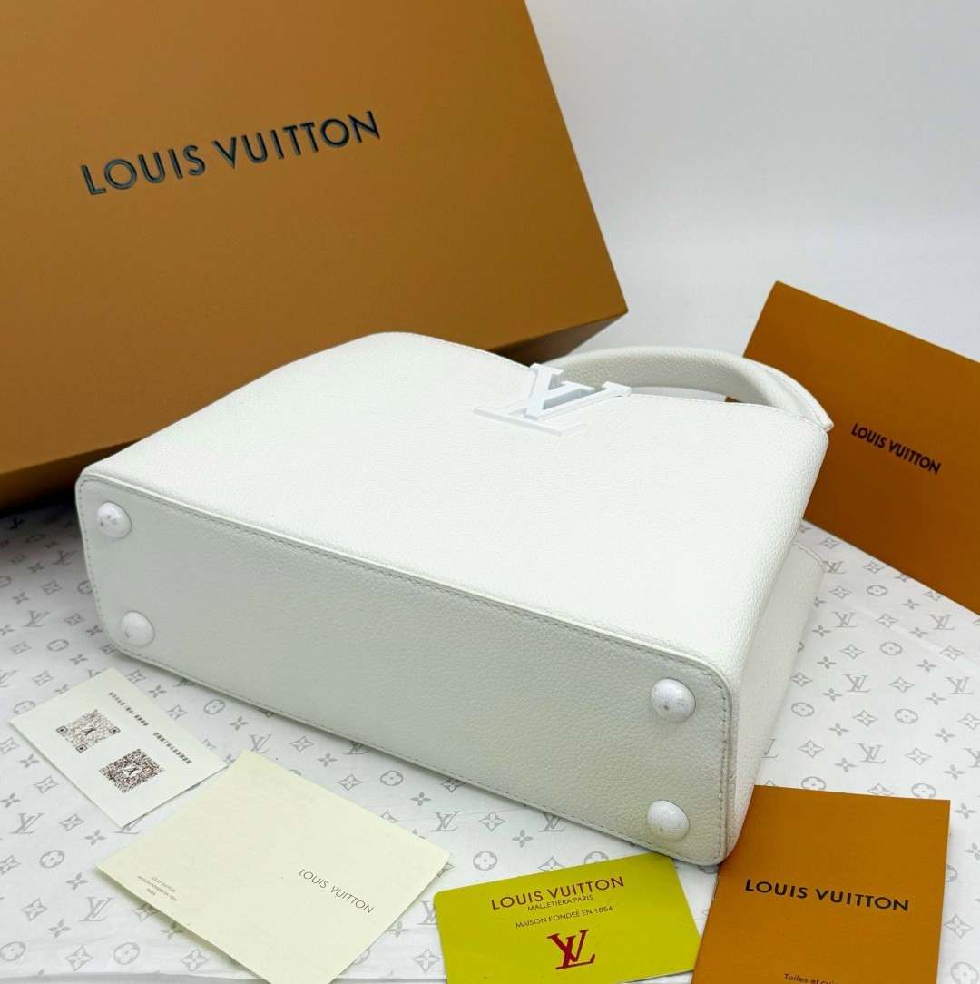 кожаная белая сумка louis vuitton capucines mini,сумка louis vuitton capucines,белые женские сумки louis vuitton,сумка женская louis vuitton,кожаная молочная сумка louis vuitton capucines mini