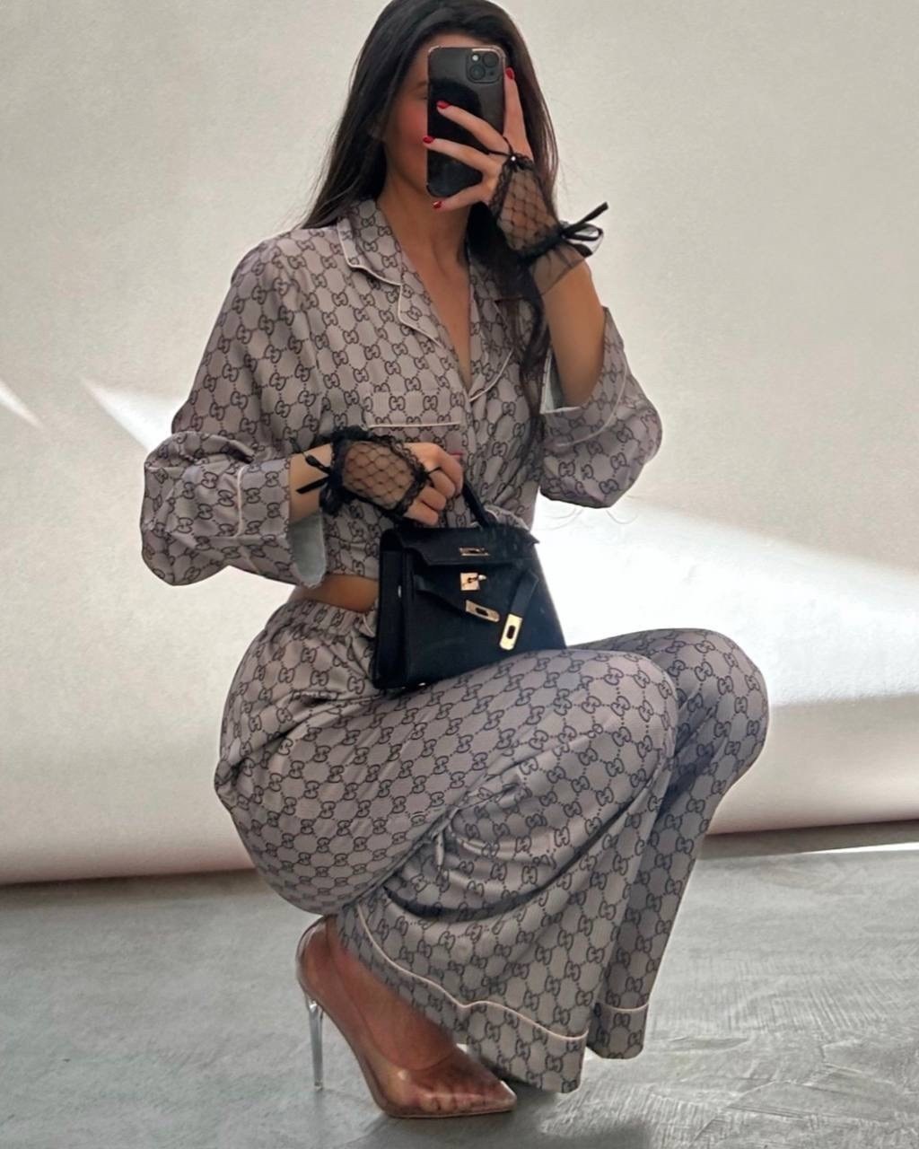 костюм шелковый женский в пижамном стиле gucci,брендовый пижамный костюм "gucci",костюм шелковый,костюм в пижамном стиле gucci,женские костюмы