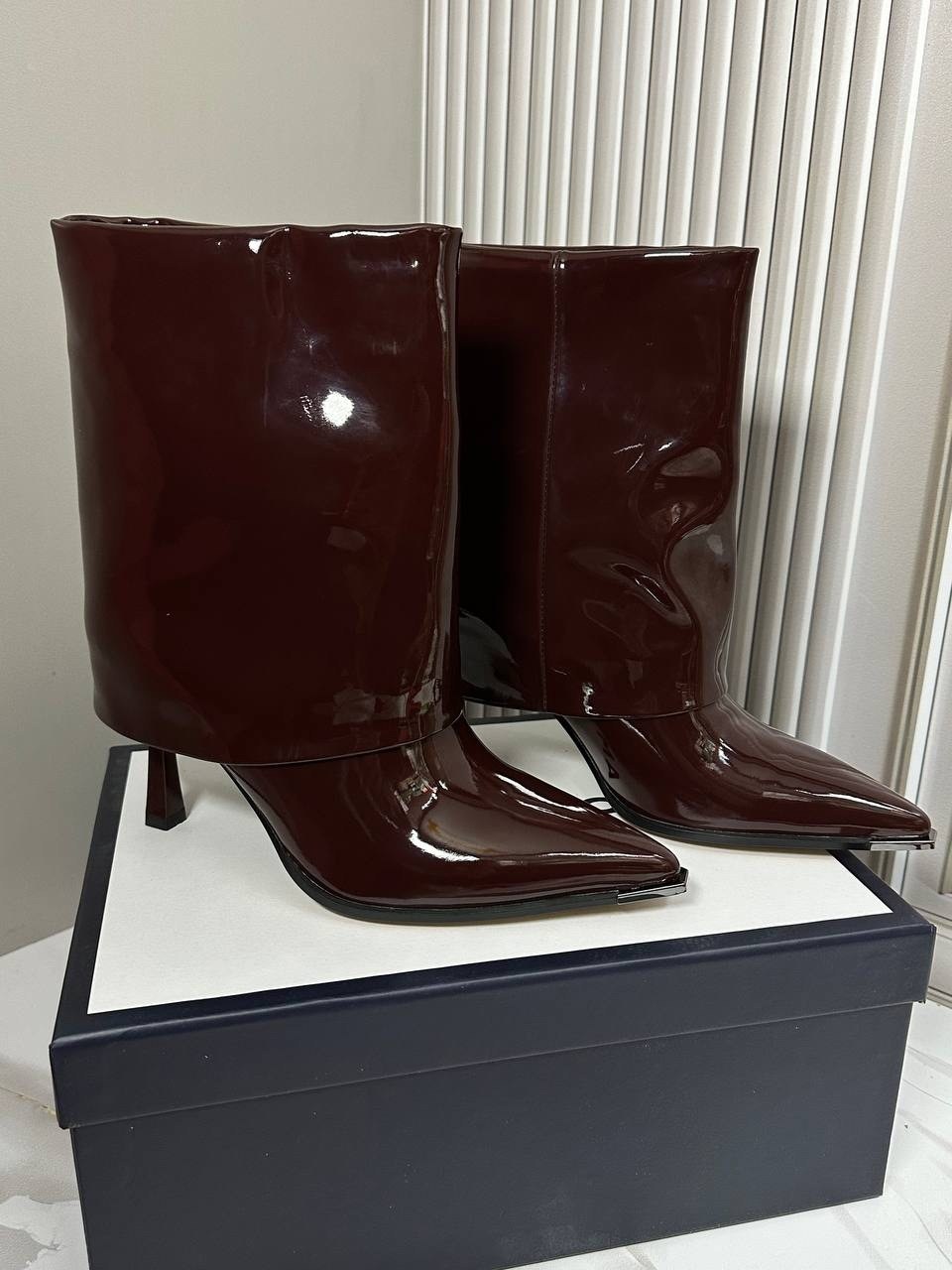 сапоги лаковые демисезонные на низком каблуке valentina wang,сапоги лаковые демисезонные на низком каблуке alessandra maddoni,сапоги демисезонные на низком каблуке magic heels цвет бордовый,сапоги лак