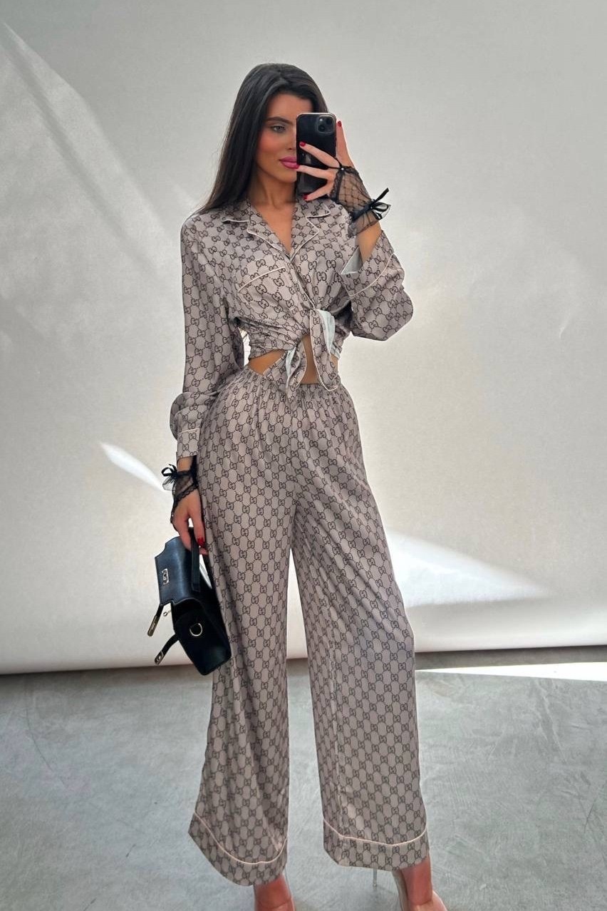 костюм шелковый женский в пижамном стиле gucci,брендовый пижамный костюм "gucci",костюм шелковый,костюм в пижамном стиле gucci,женские костюмы