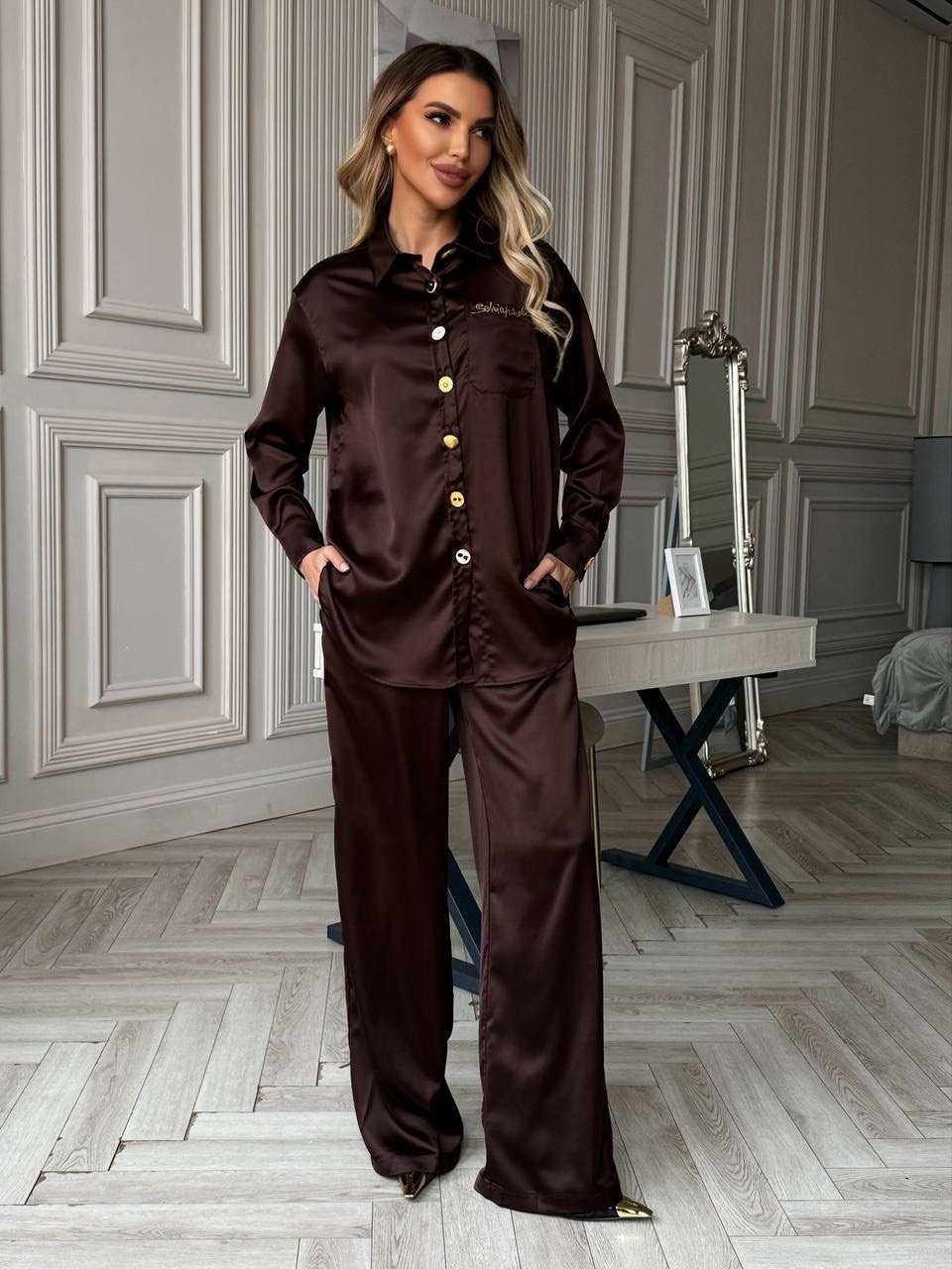 атласный костюм вечерний,атласный костюм,брючный атласный костюм,комплект атласный брючный,костюм брючный шёлк "шоколад"