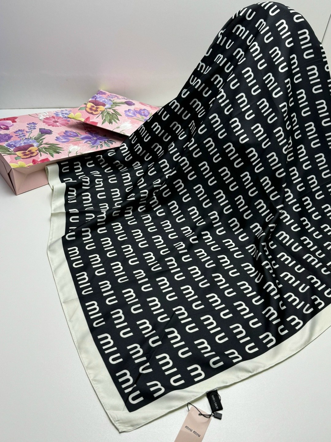 брендовый платок,платки женские,платок гуччи зеленый,платок диор зеленый,платки шарф