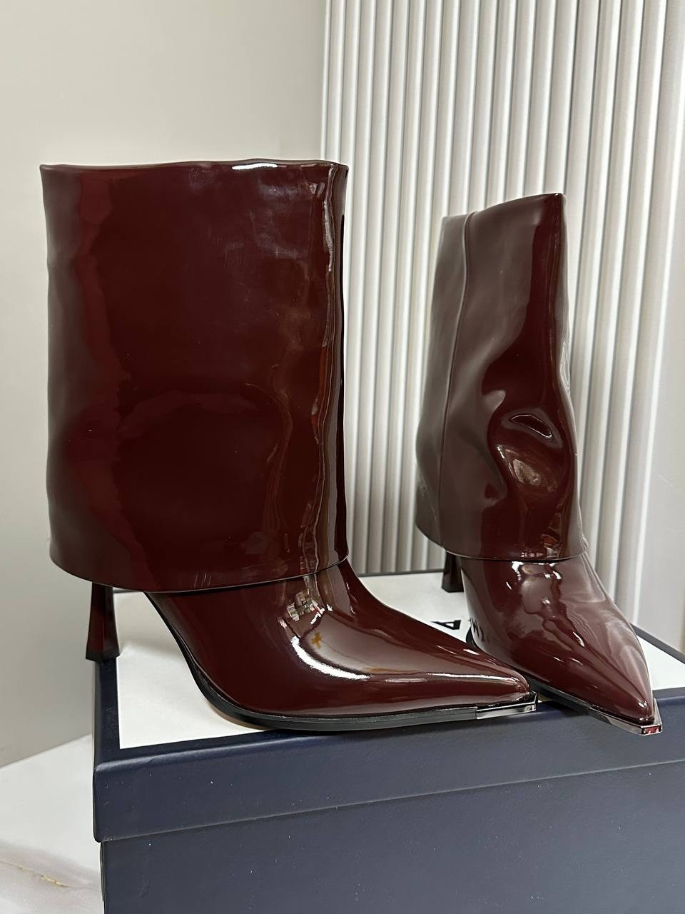 сапоги лаковые демисезонные на низком каблуке valentina wang,сапоги лаковые демисезонные на низком каблуке alessandra maddoni,сапоги демисезонные на низком каблуке magic heels цвет бордовый,сапоги лак