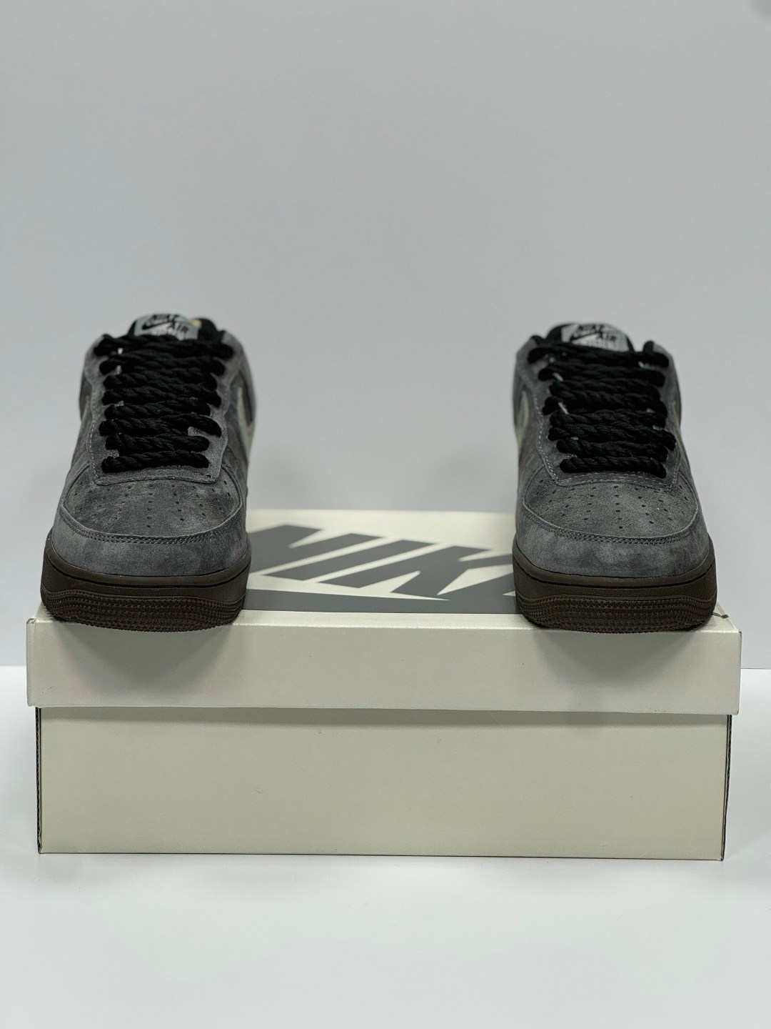 кроссовки nike air force 1,nike air force 1 low,кроссовки nike air force 1 low,nike air force 1 low grey suede,мужские кроссовки nike air force 1 low