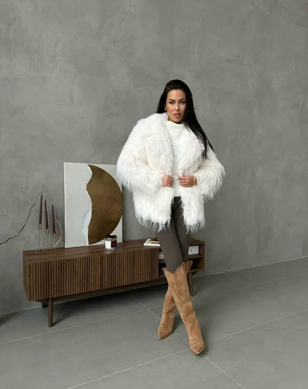 женская шуба из меха ламы белого цвета,шуба под страуса короткая с искусственным мехом,белая шуба,шуба,искусственная шуба