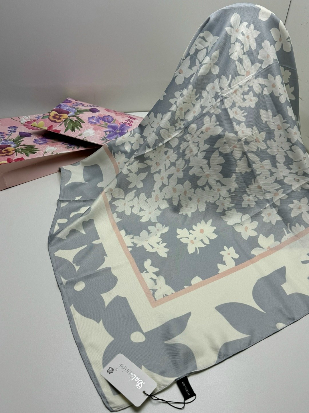 платок женский,шелковый платок,брендовый платок,красивый платок,платок