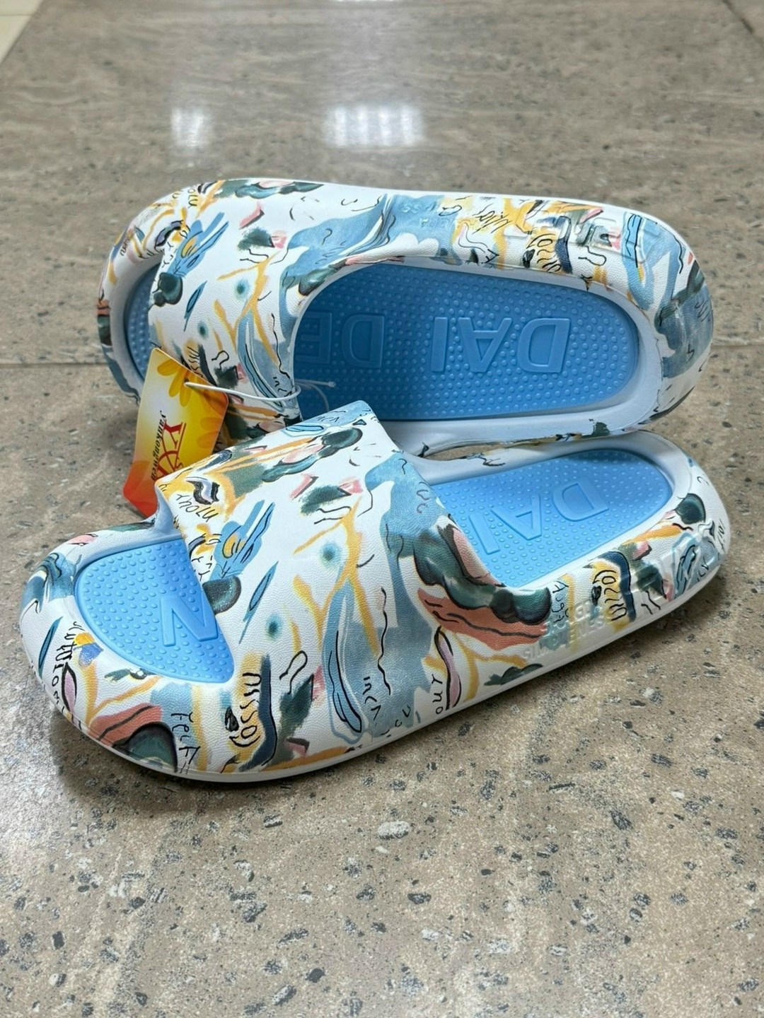 ,шлепанцы женские,шлепанцы с принтом,модные тапочки,летние тапочки