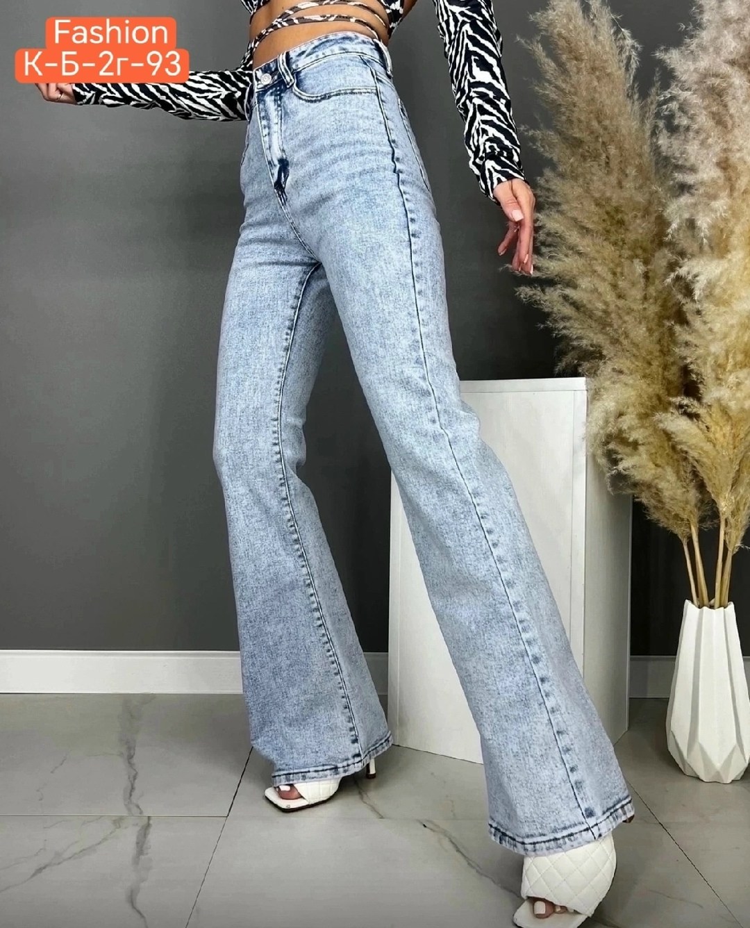 джинсы женские клеш с высокой посадкой,джинсы женские клеш,женские джинсы широкие,стильные женские джинсы,джинсы женские клеш от колена