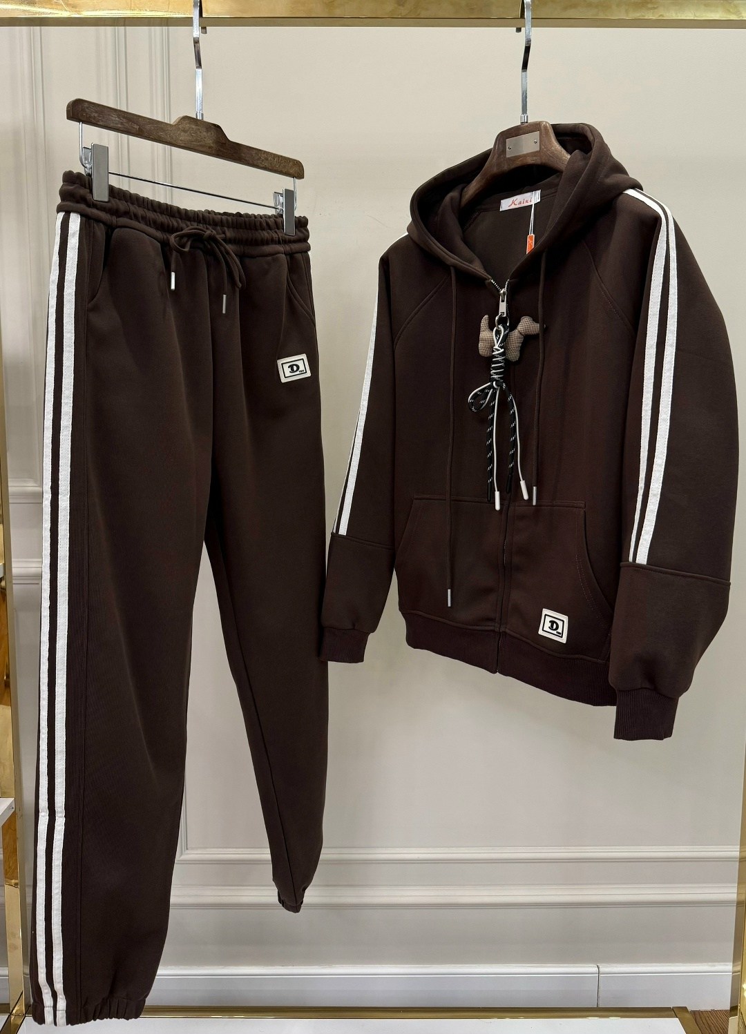 костюм спортивный,спортивные костюмы мужские,спортивный костюм мужской оригинал коричневого цвета,мужской костюм christian dior,костюм спортивный brunello cucinelli