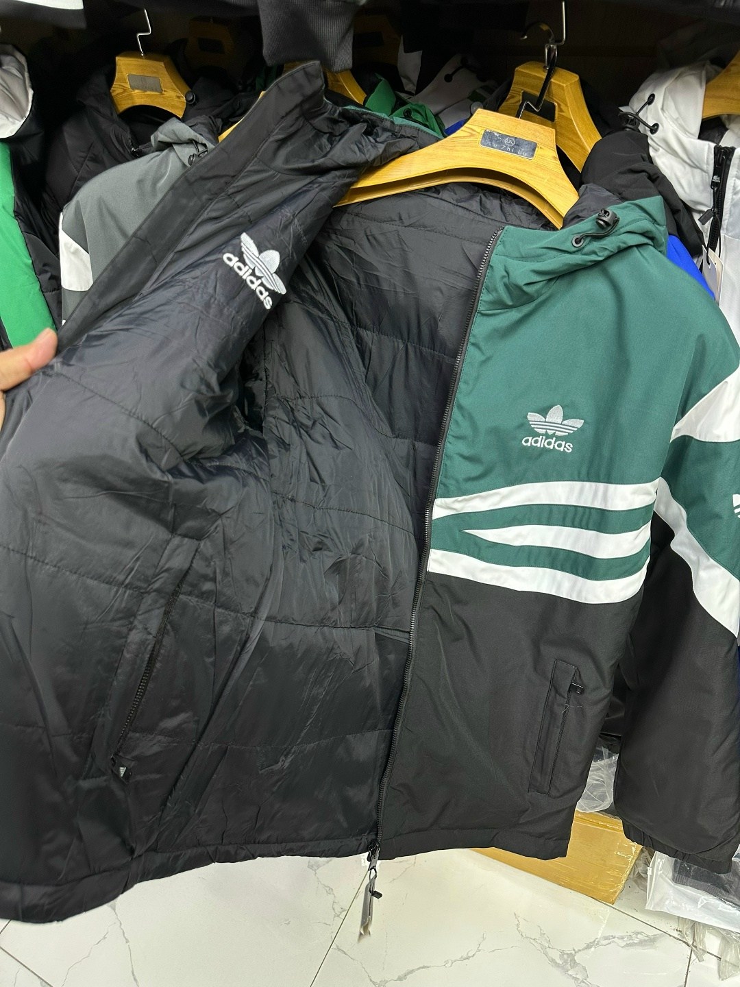 куртка adidas зимняя с капюшоном adidas цвет черный,куртка зимняя adidas,куртка мужская зимняя adidas,куртка утепленная adidas зимняя короткая,куртка adidas