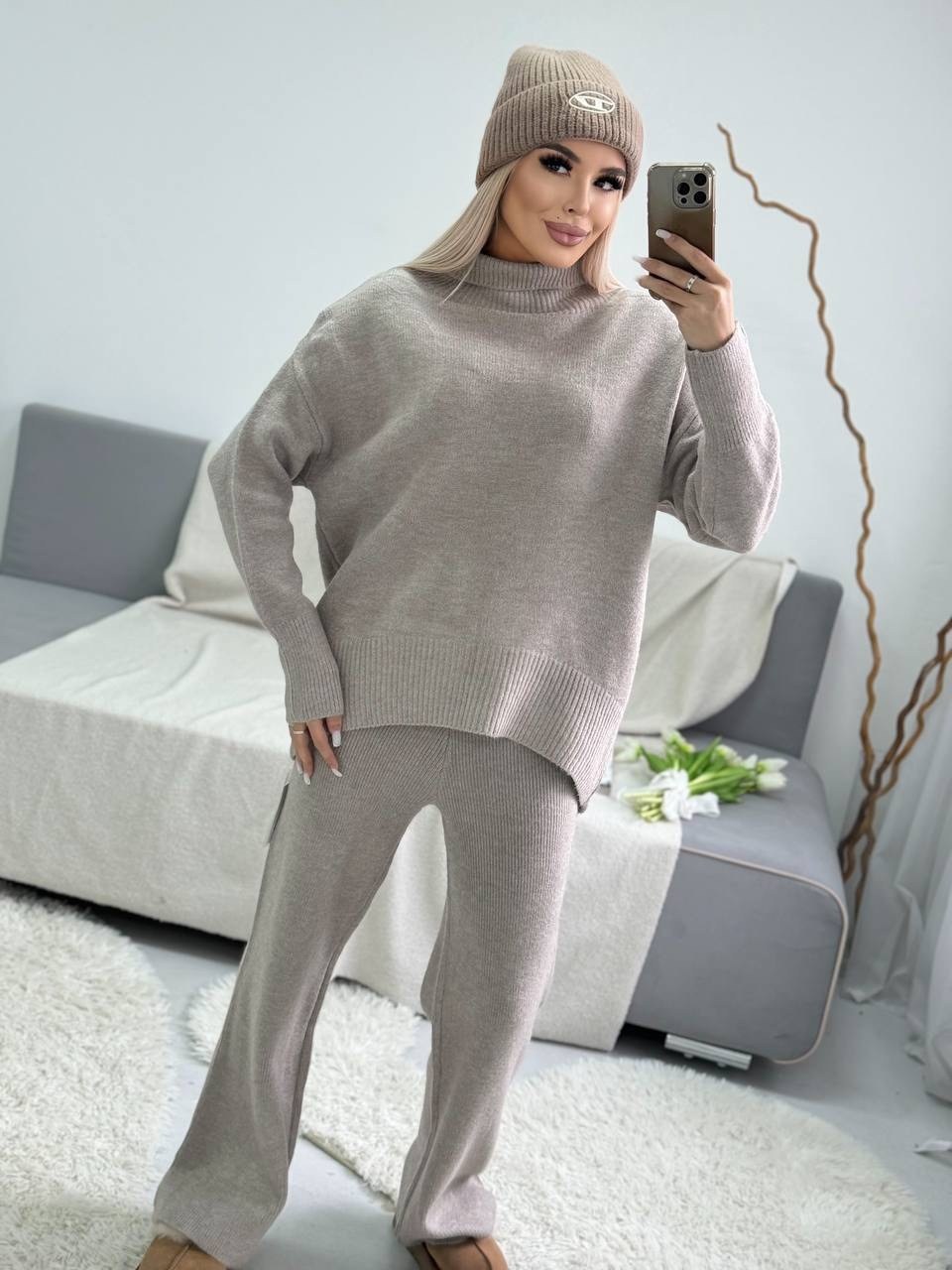 костюм женский: свитер и штаны (one size 42-48) арт. 1385090,кашемировые брючные костюмы для женщин,кашемировый брючный костюм,женский кашемировый костюм с широкими брюками и свитером,костюм трикотажн