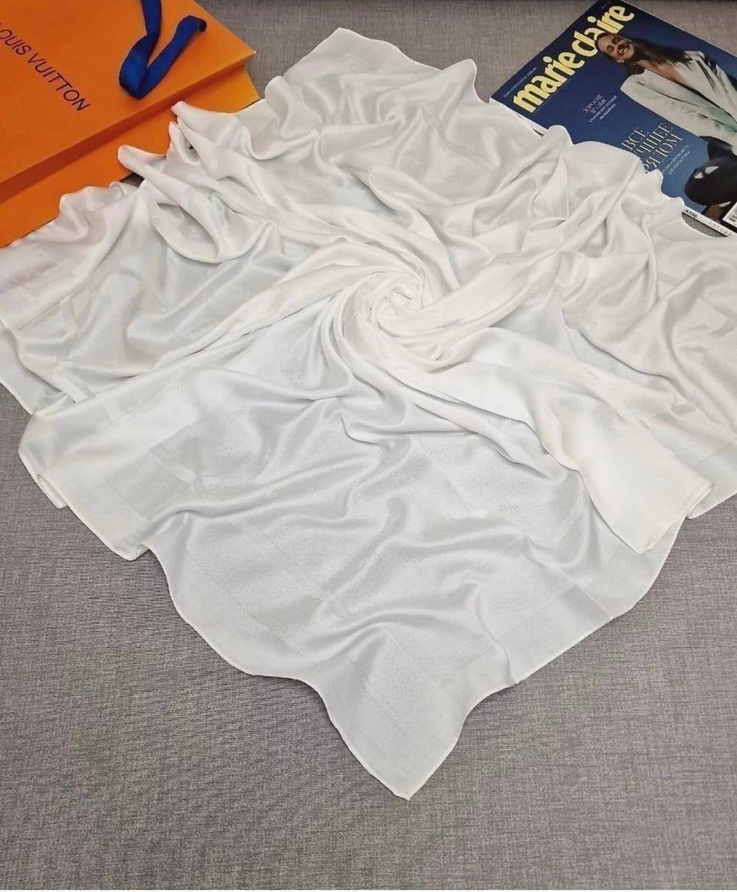 шелковый платок,платок женский шелковый,женский платок однотонный шелковый,платок шелковый однотонный,платок женский однотонный