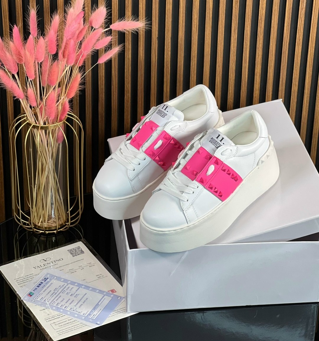женские кожаные кроссовки valentino rockstud white with pink,кроссовки valentino,valentino кроссовки женские,кеды valentino женские,