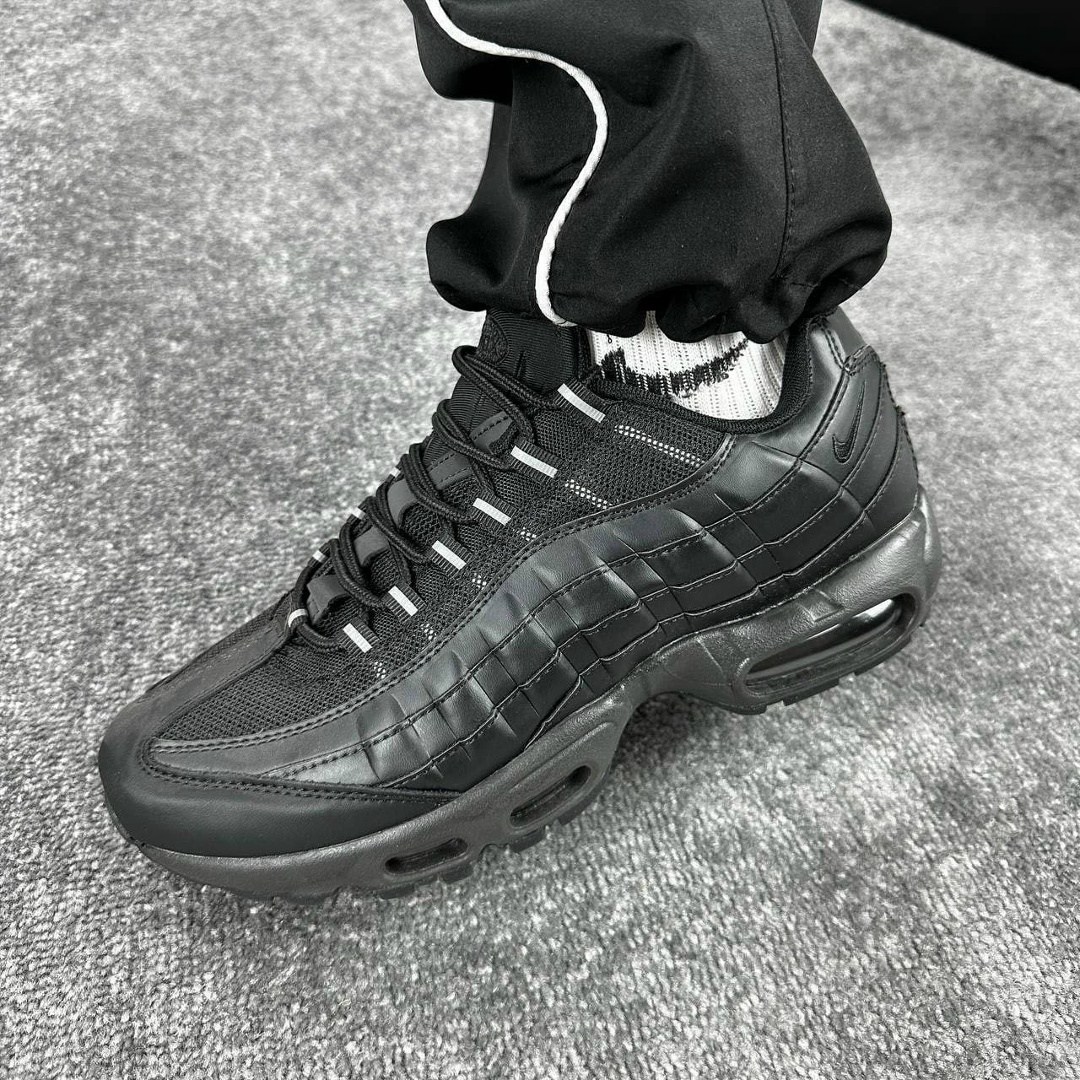 nike air max 95 black,кроссовки nike air max 95,nike air max 95 triple black,мужские кроссовки nike air max 95,nike air max 95 essential triple black