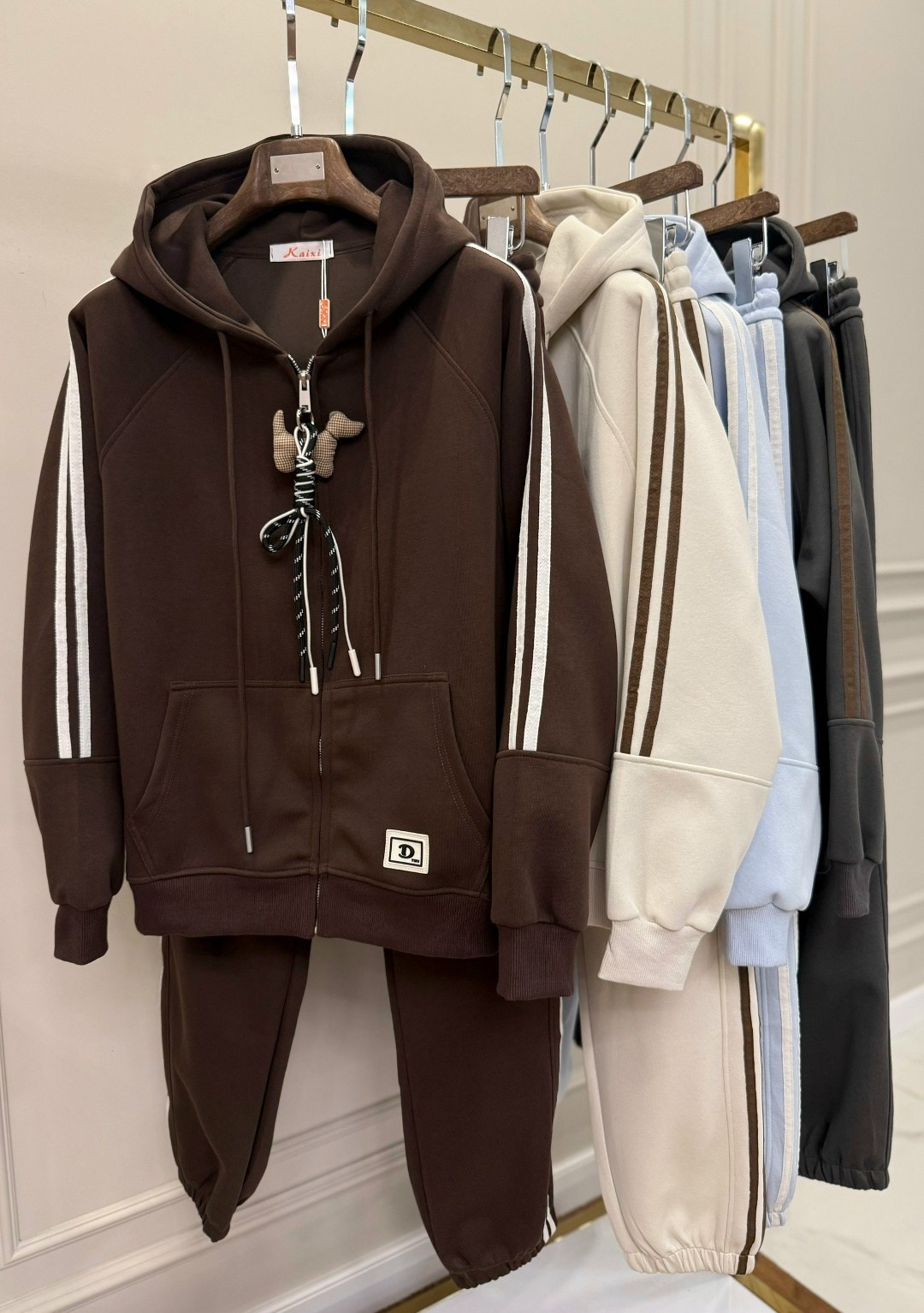 костюм спортивный,спортивные костюмы мужские,спортивный костюм мужской оригинал коричневого цвета,мужской костюм christian dior,костюм спортивный brunello cucinelli