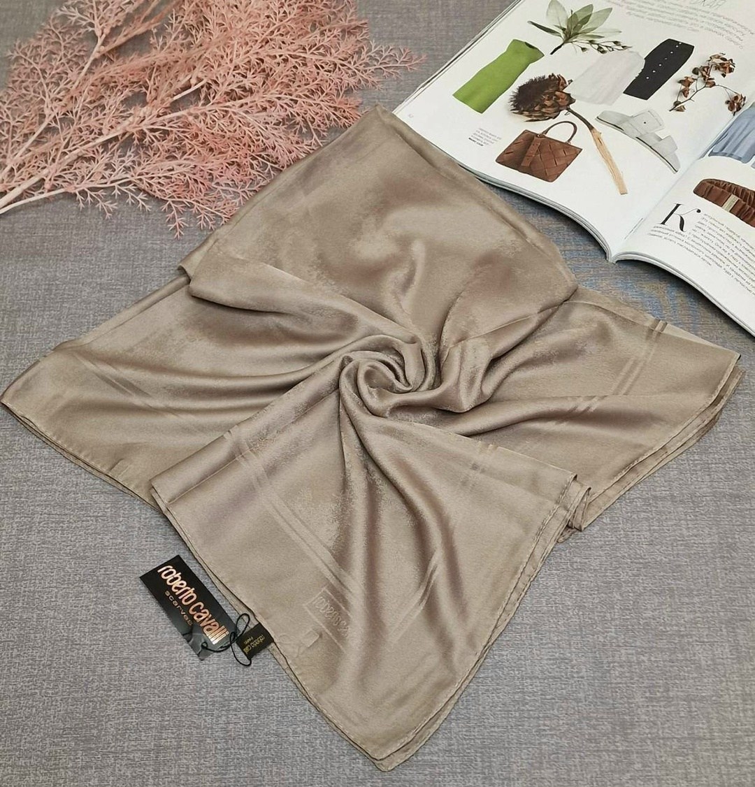 шелковый платок,платок женский шелковый,женский платок однотонный шелковый,платок шелковый однотонный,платок женский однотонный