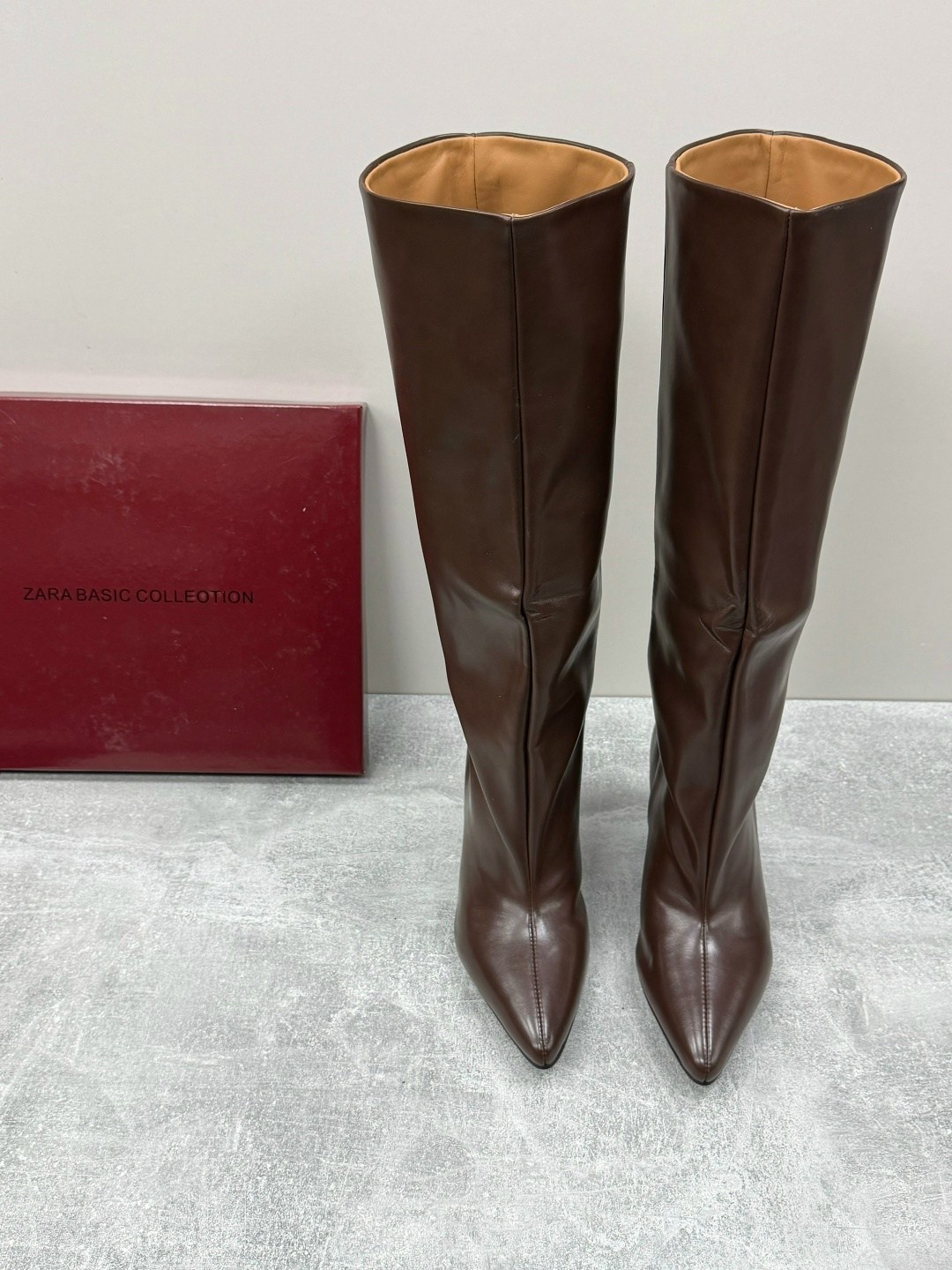 сапоги до колена на высоком каблуке с острым носком,женские сапоги до колена из натуральной кожи,модные сапоги,высокие сапоги,модные женские современные сапоги до колена с острым носком и туфлями на н