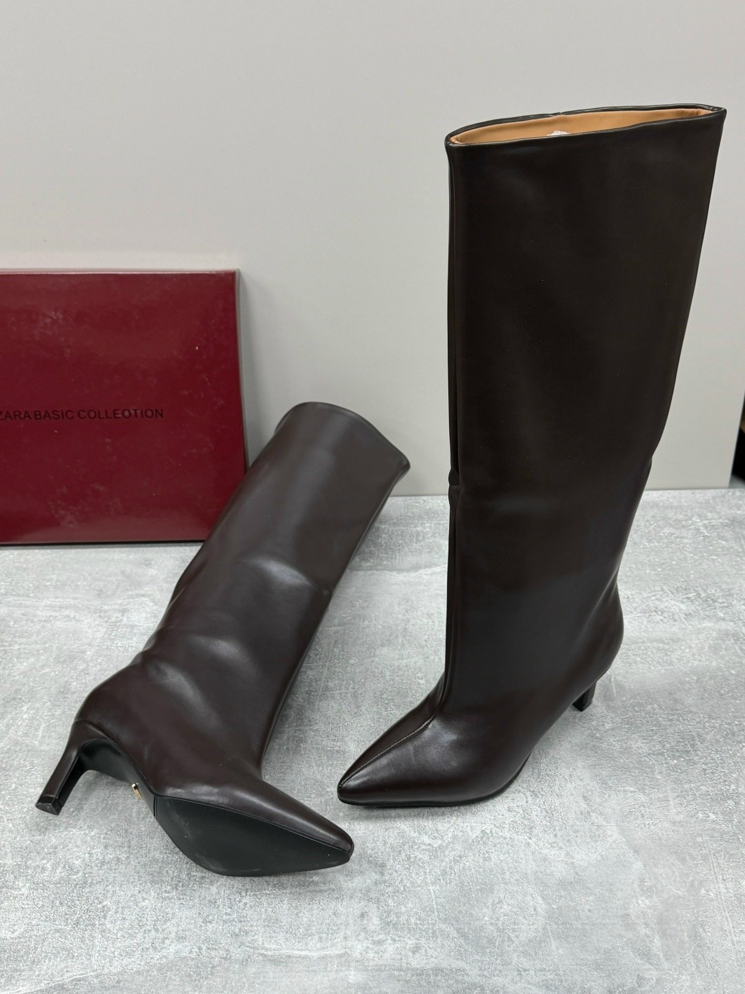 сапоги до колена на высоком каблуке с острым носком,женские сапоги до колена из натуральной кожи,модные сапоги,высокие сапоги,модные женские современные сапоги до колена с острым носком и туфлями на н