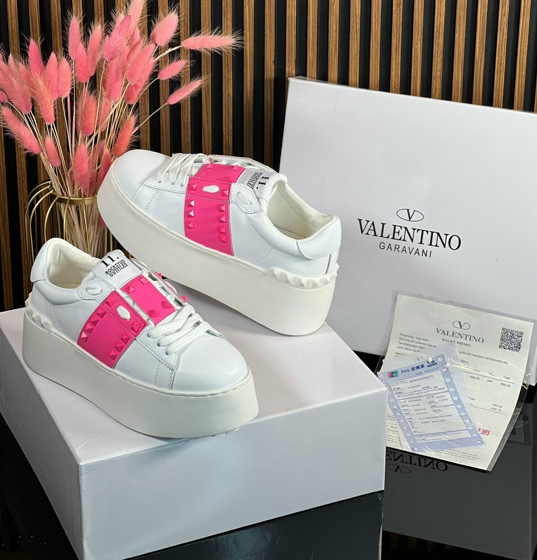 женские кожаные кроссовки valentino rockstud white with pink,кроссовки valentino,valentino кроссовки женские,кеды valentino женские,