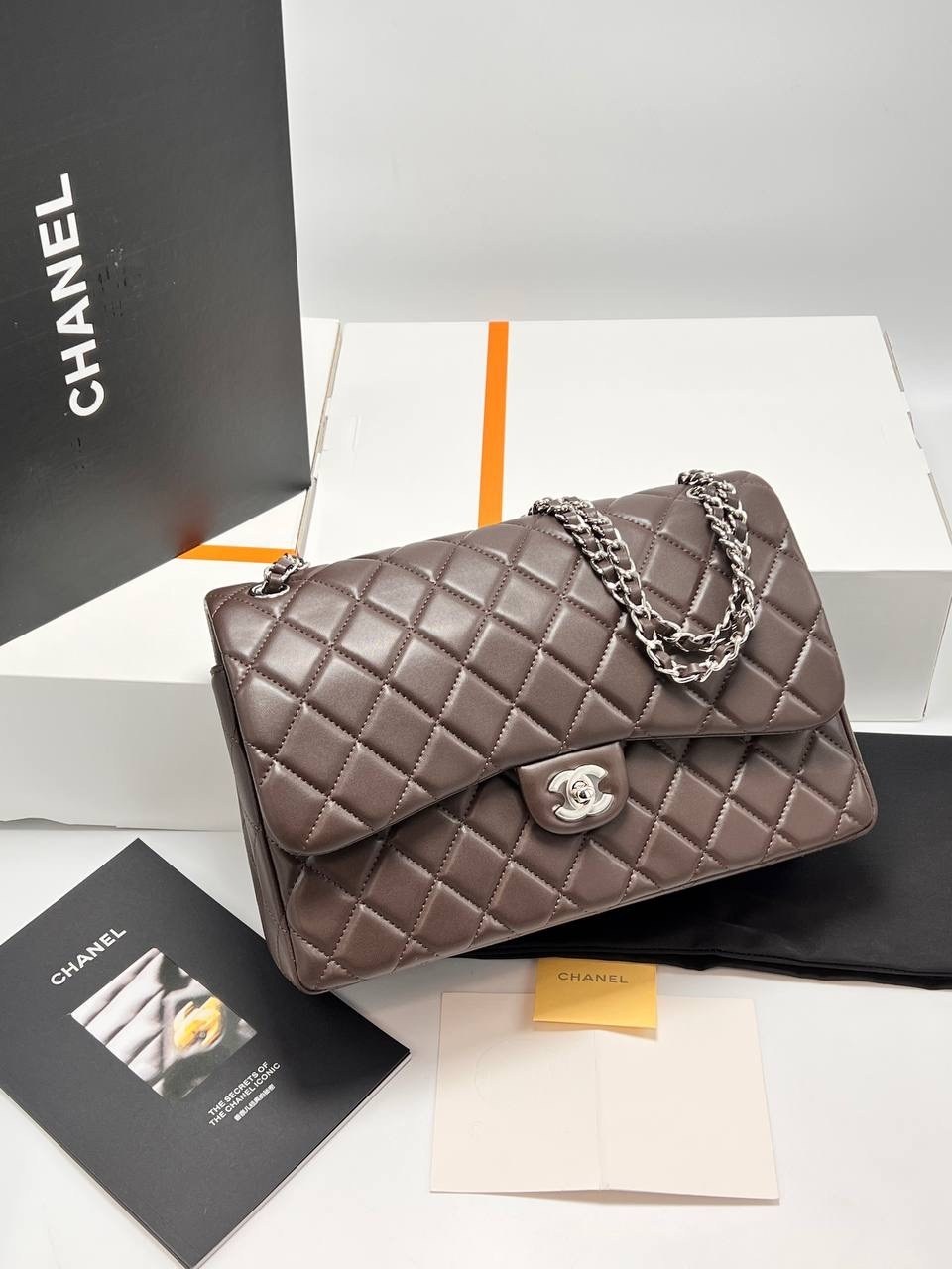 сумка chanel,сумка шанель,сумка шанель chanel 2.55 flap бежевая с фурнитурой серебро,женская серая кожаная сумка chanel 11.12 jumbo classic flap bag,сумочка шанель
